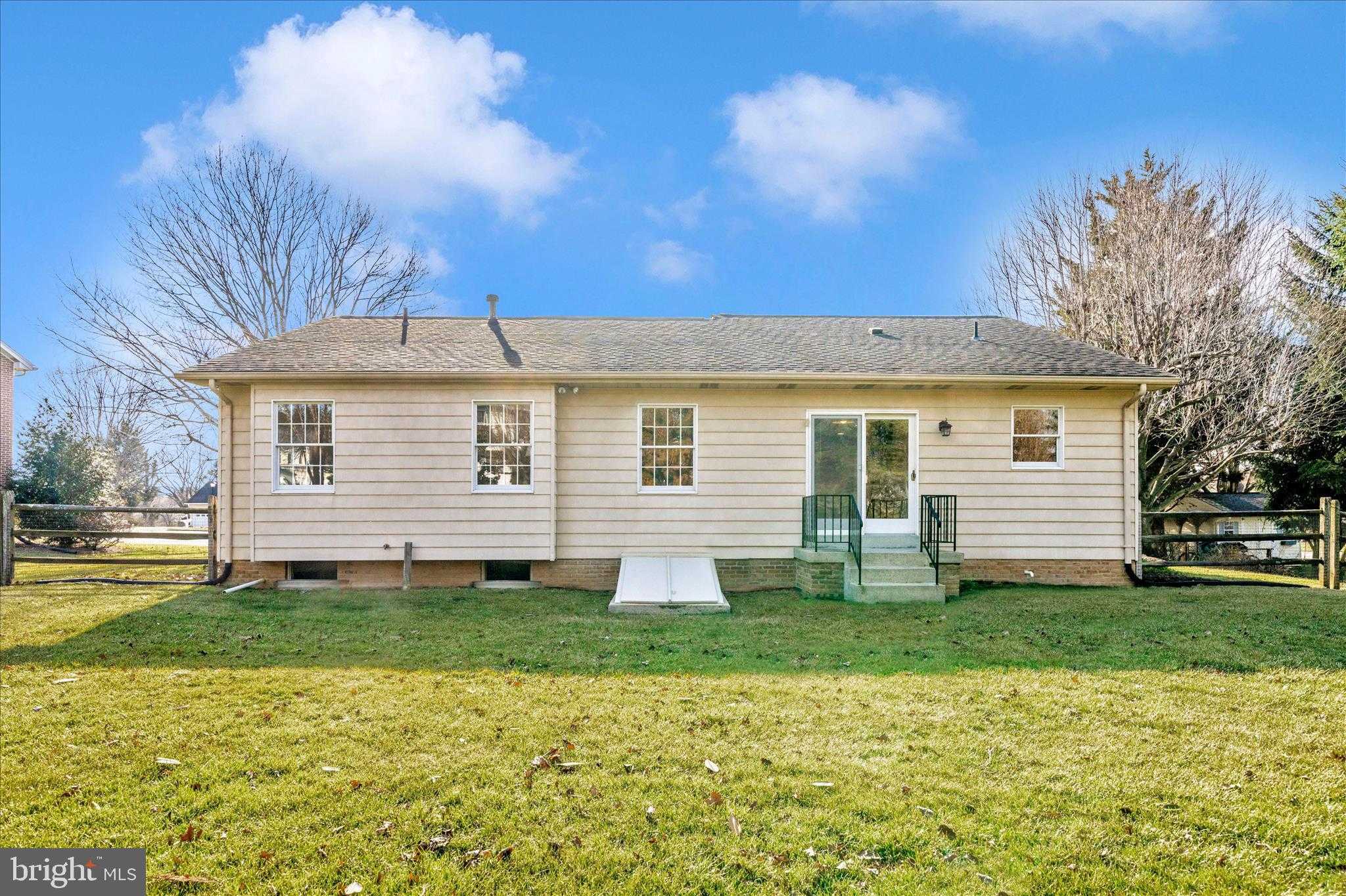 201 Wellesley CT photo 38