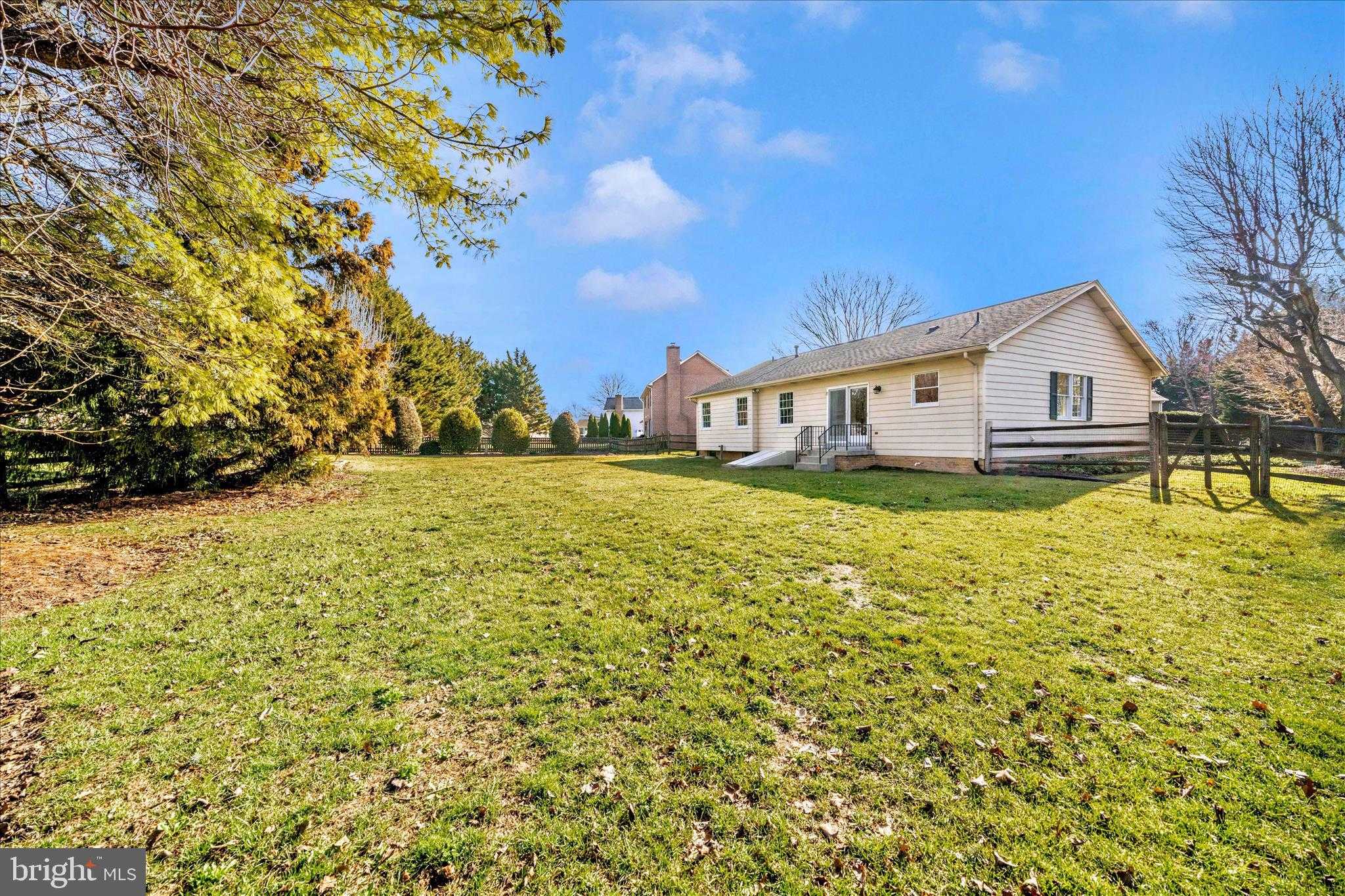 201 Wellesley CT photo 39