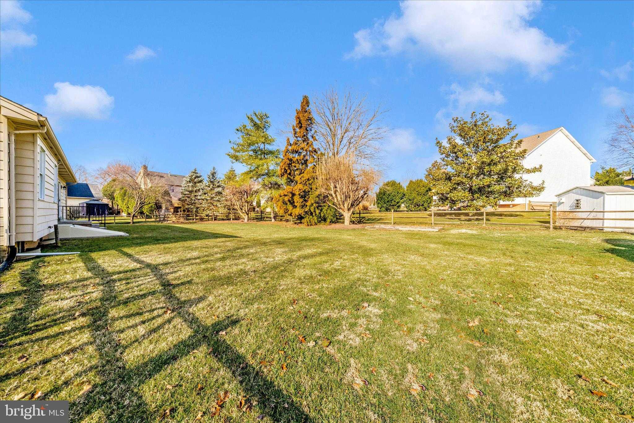 201 Wellesley CT photo 41