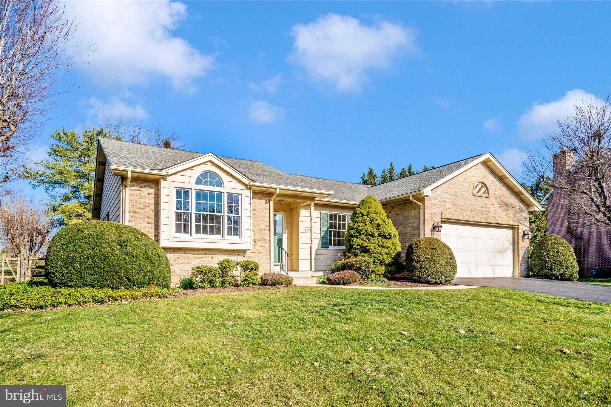 201 Wellesley CT photo 5