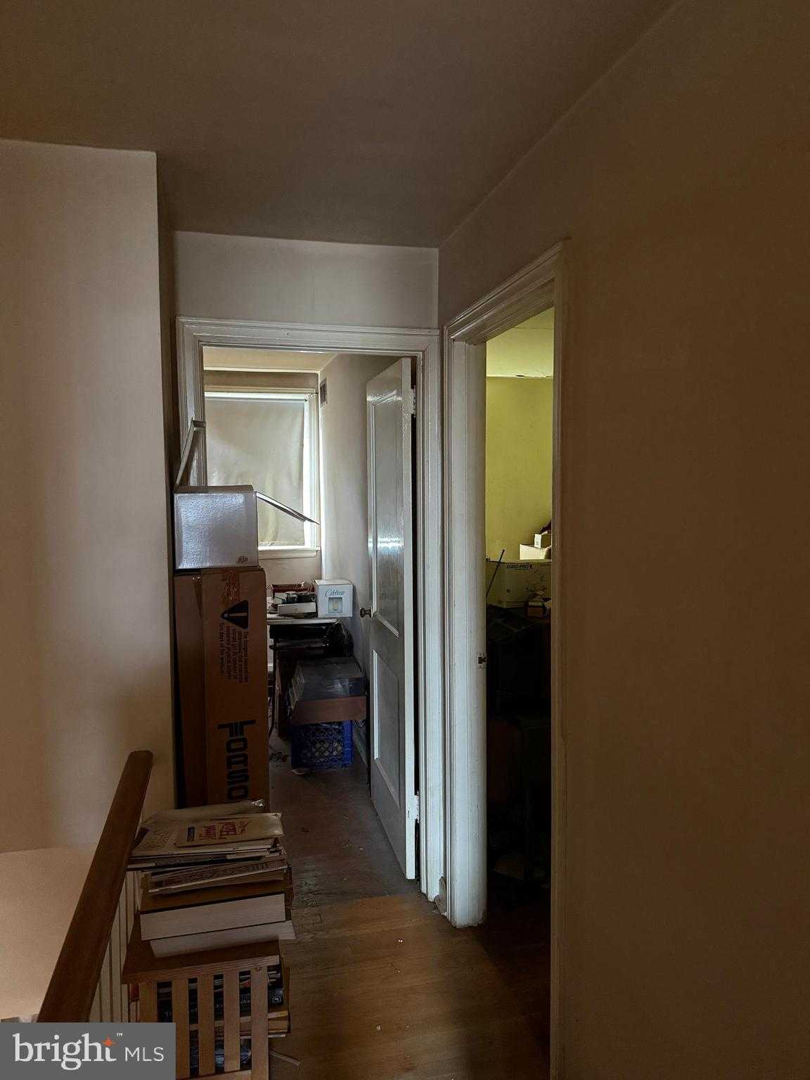 1107 E Slocum St photo 2