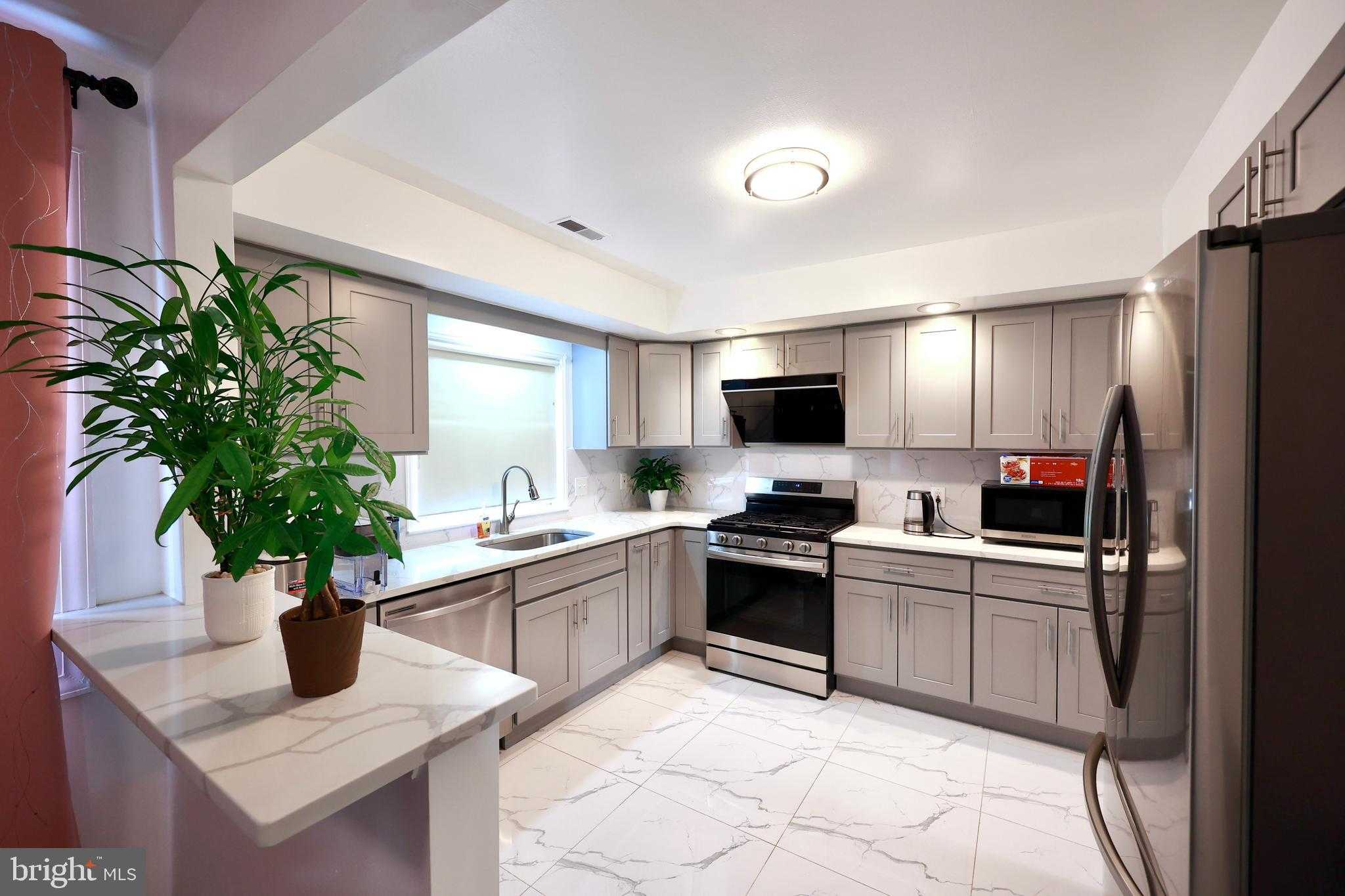 9947 Montour St photo 20