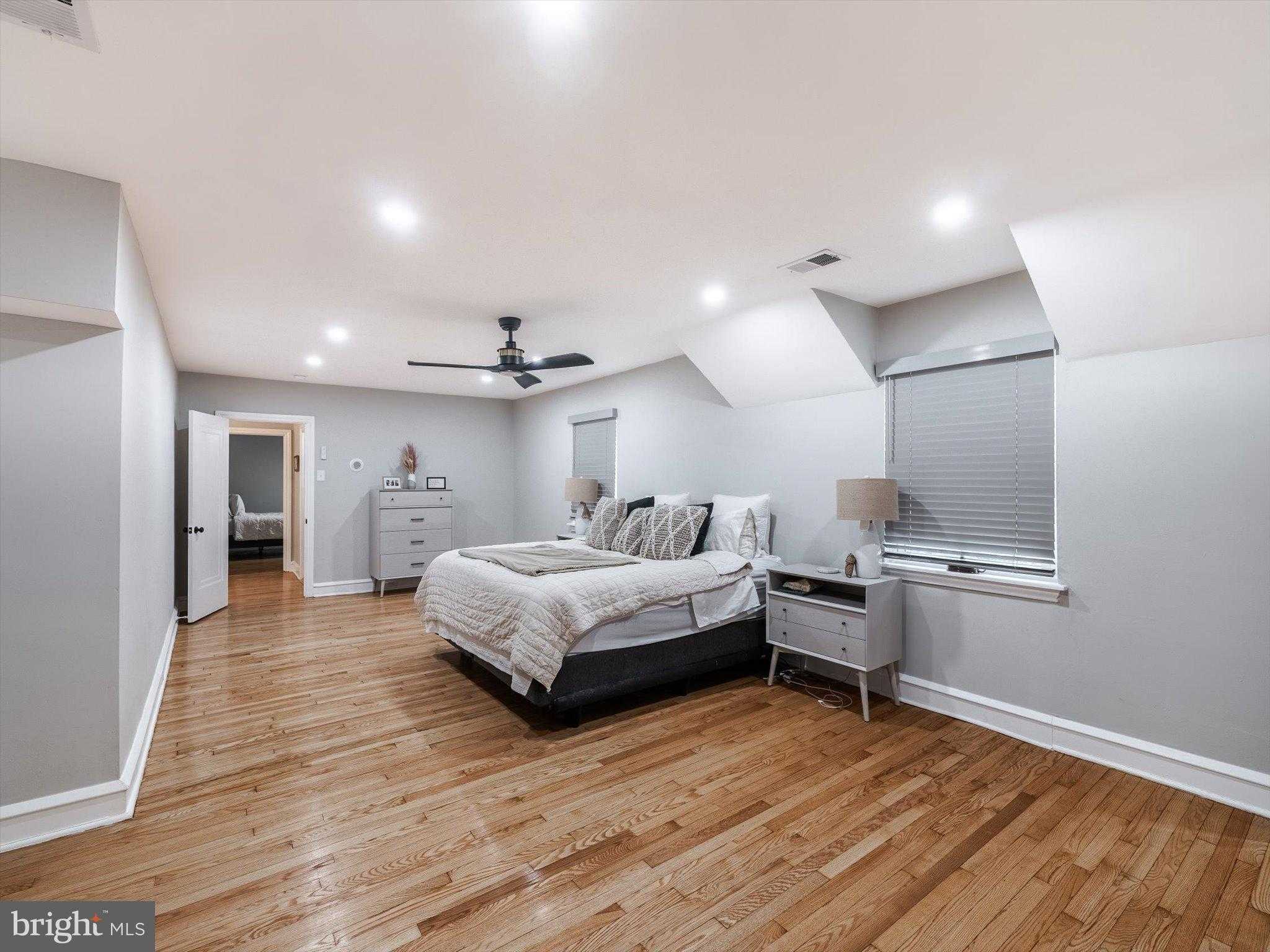 1049 Drexel Ave photo 19