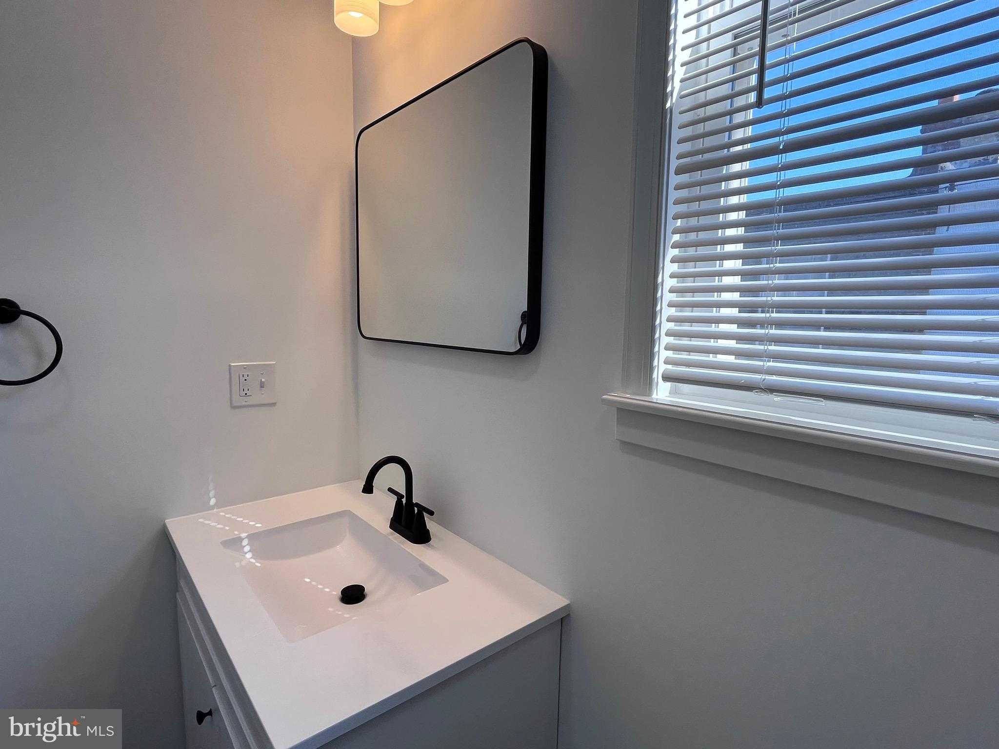 2711 N Ringgold St photo 34