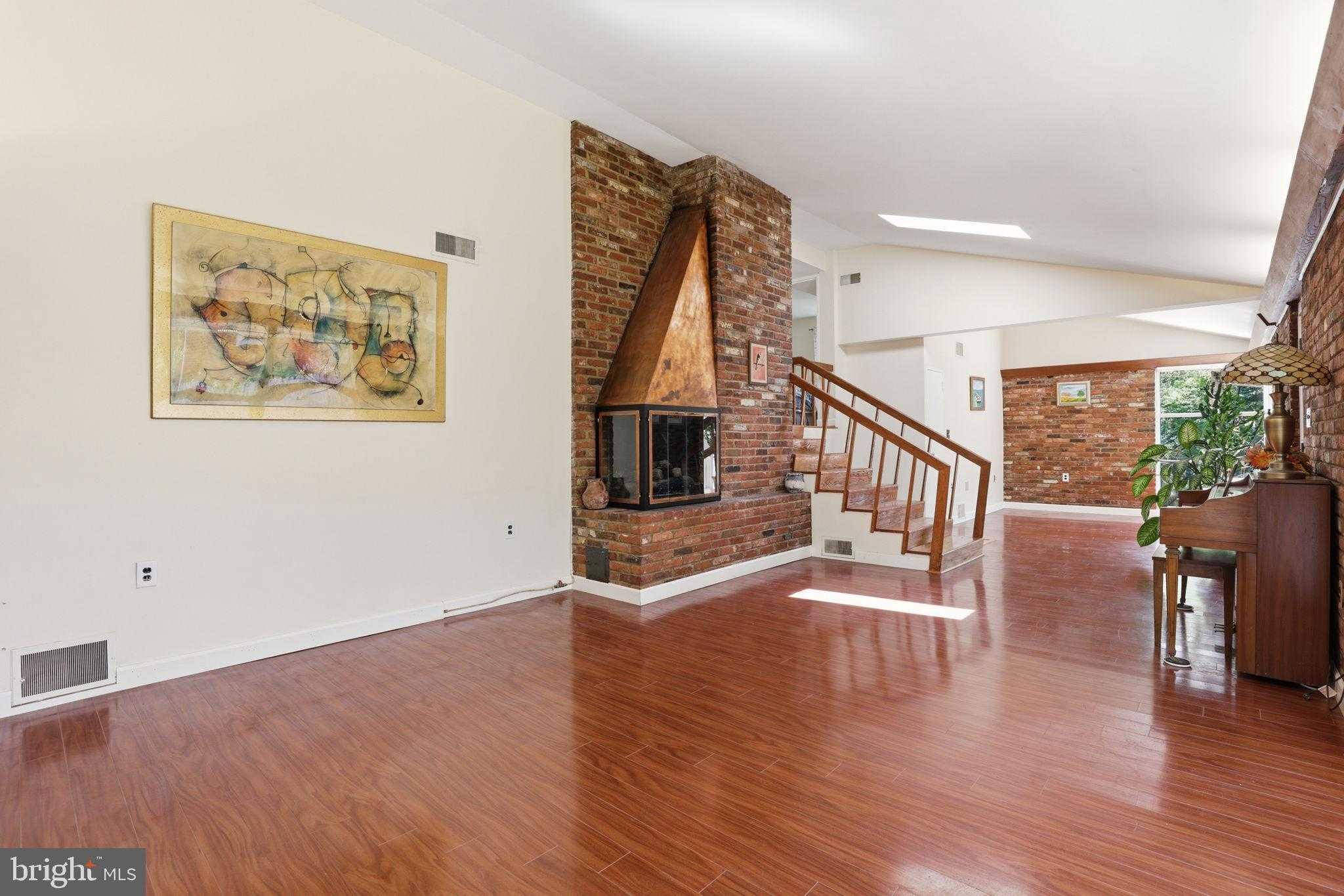 6811 Valley Brook Dr photo 3