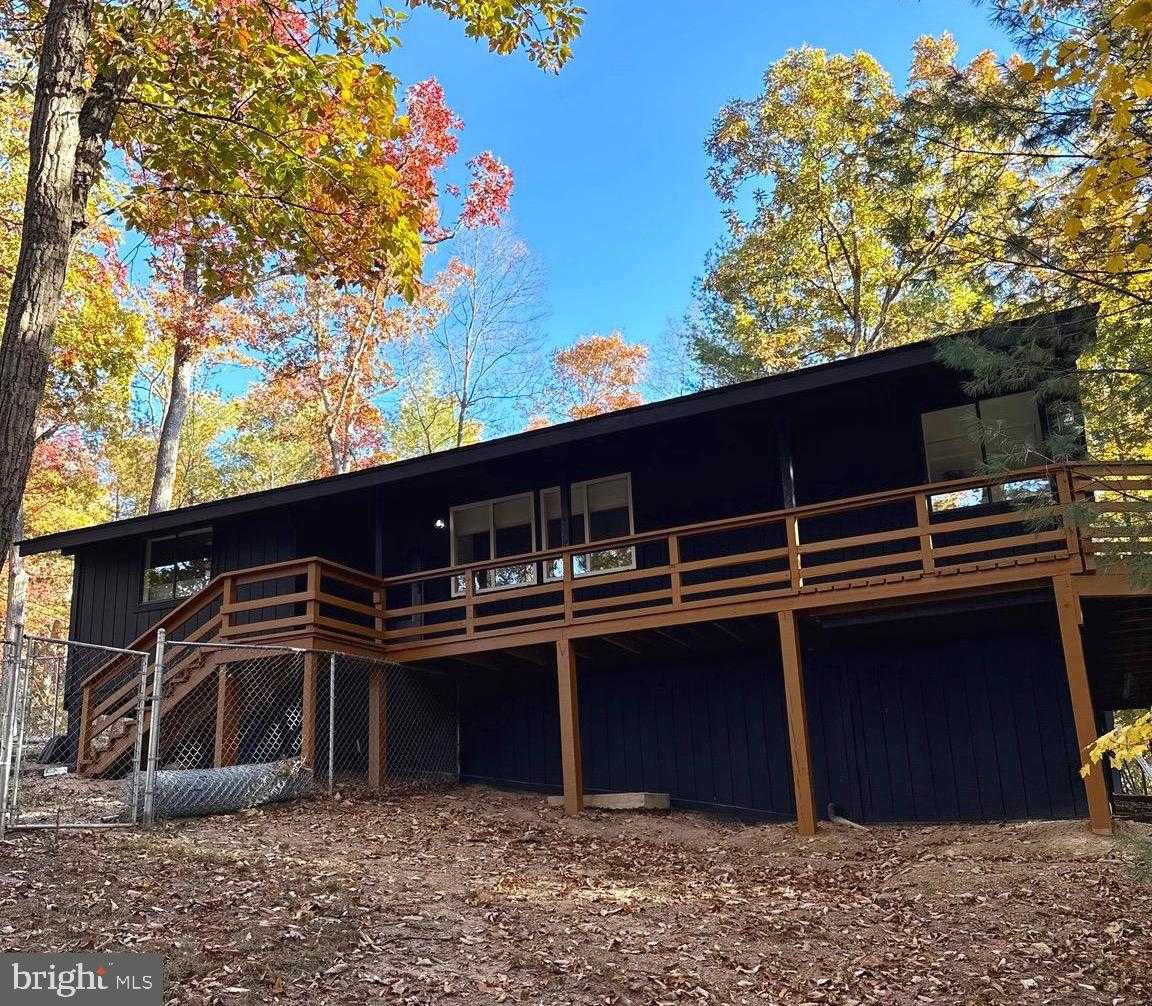 327 Crowfoot Ln photo 2