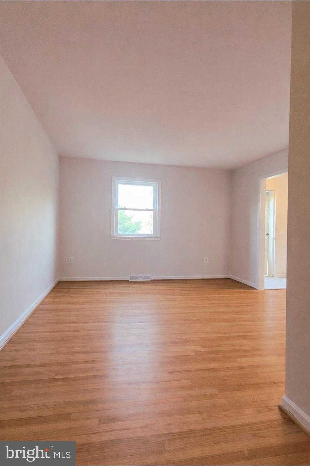 455 Ridgemore St photo 3