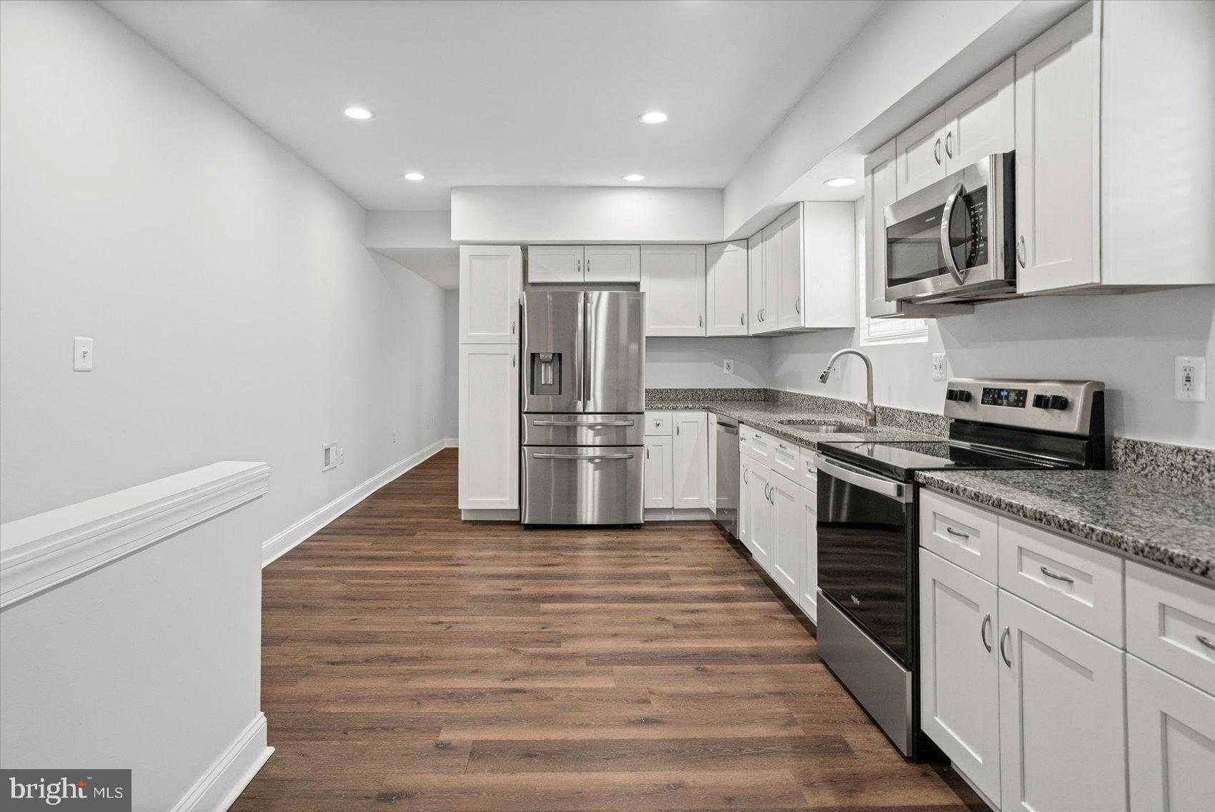 3201 E Fairmount Ave photo 9