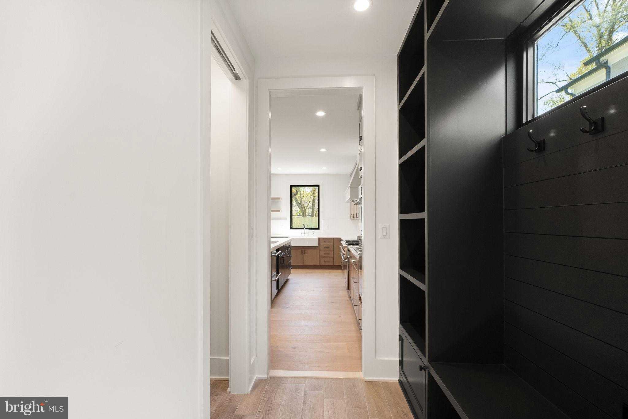 112 Elm St SW photo 26