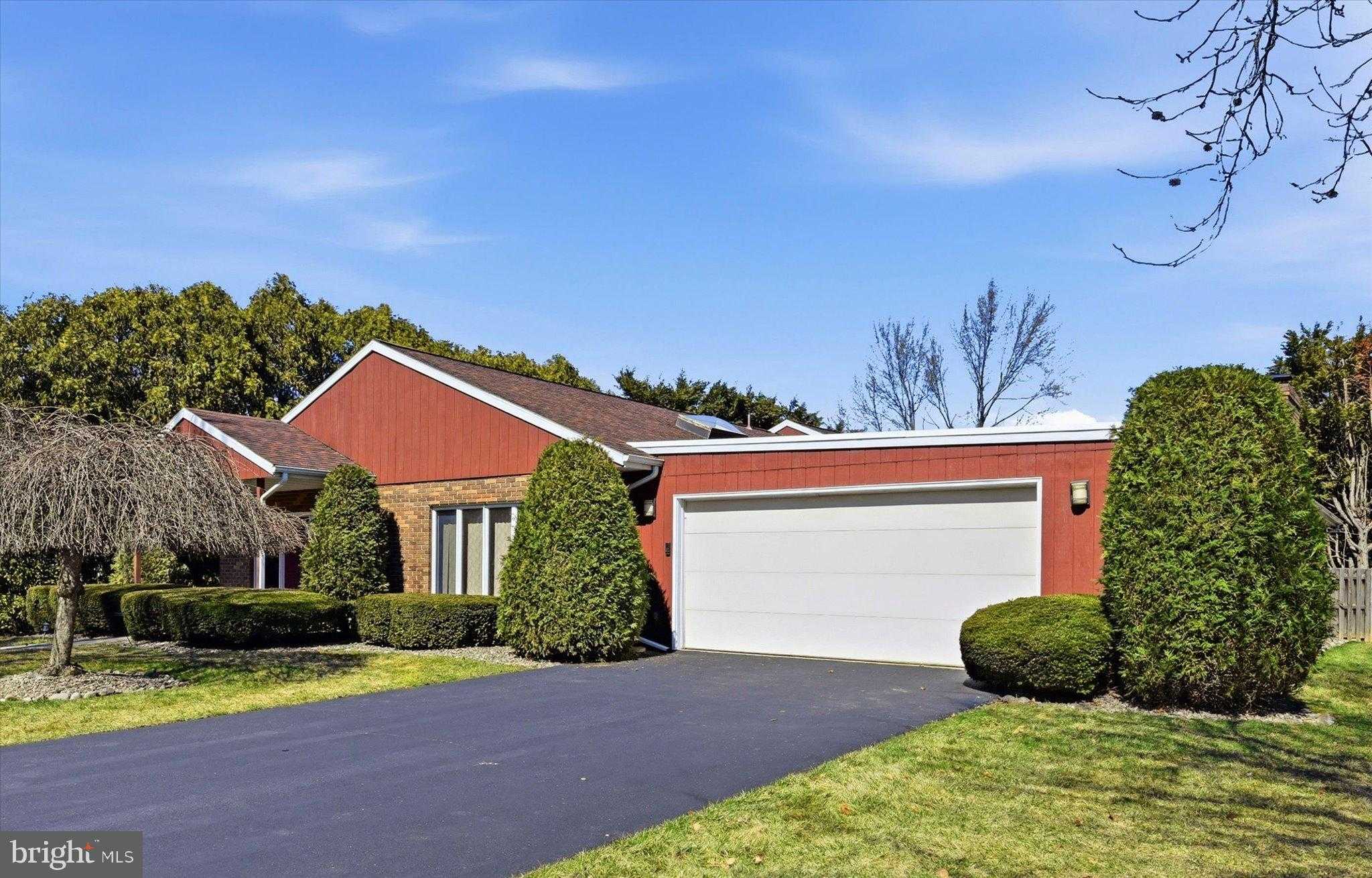 450 Warwick Dr photo 5