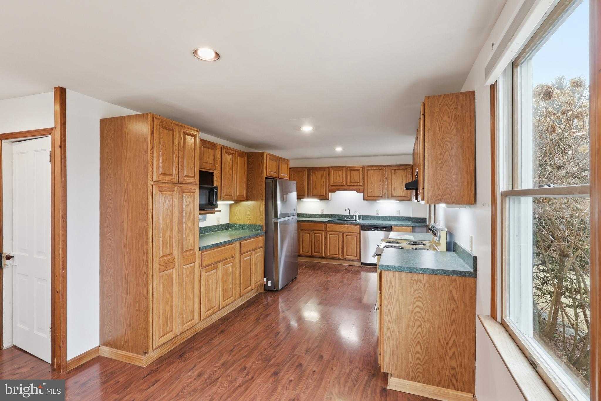 17507 Gay St photo 3