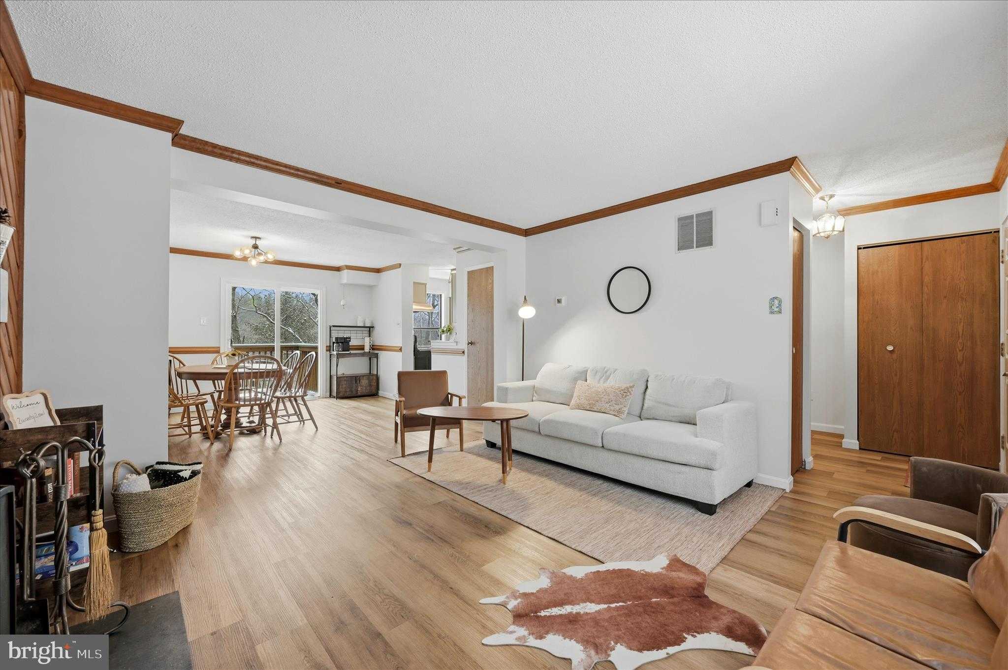 475 King St photo 13