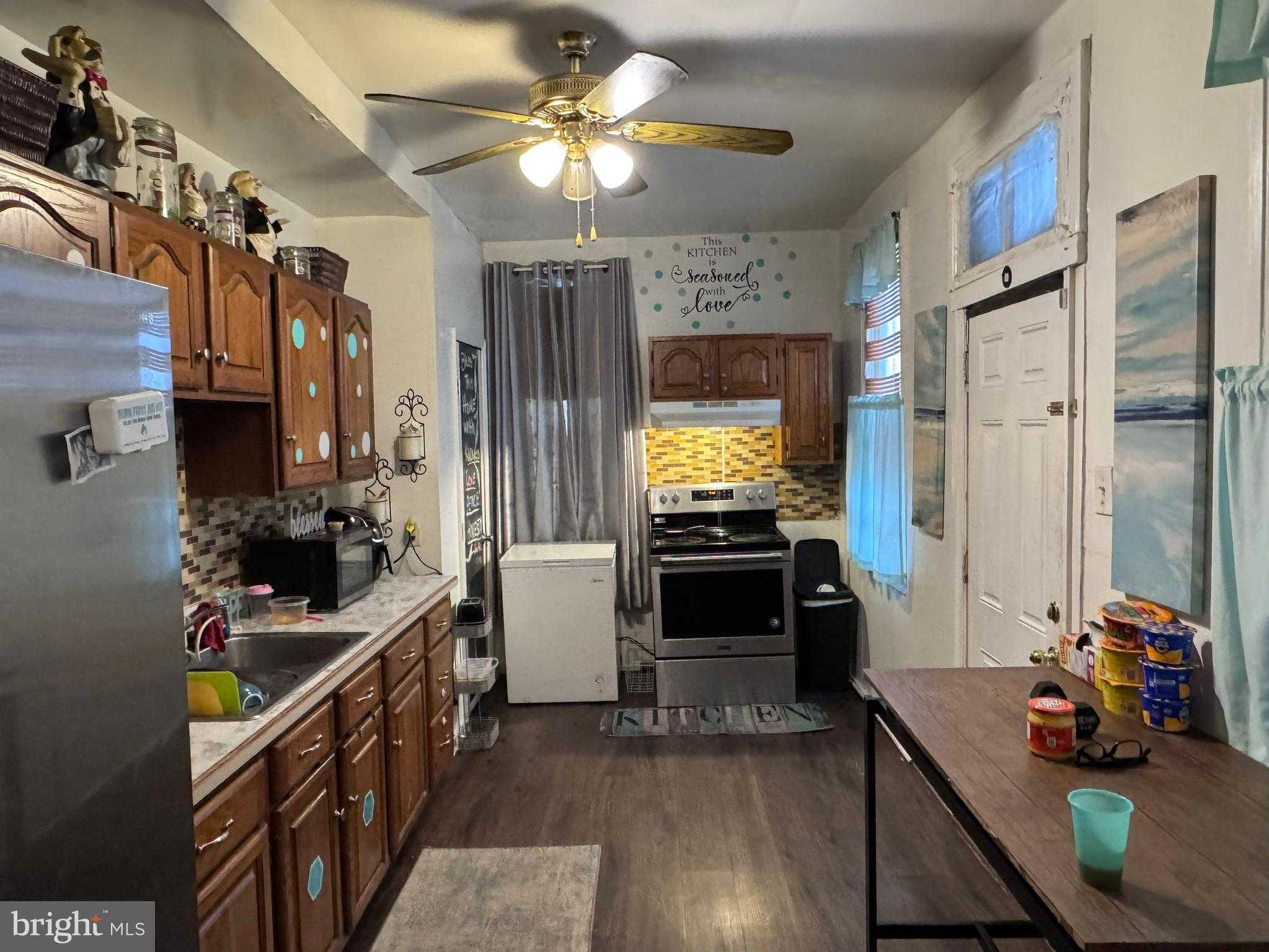 430 Walnut St photo 8