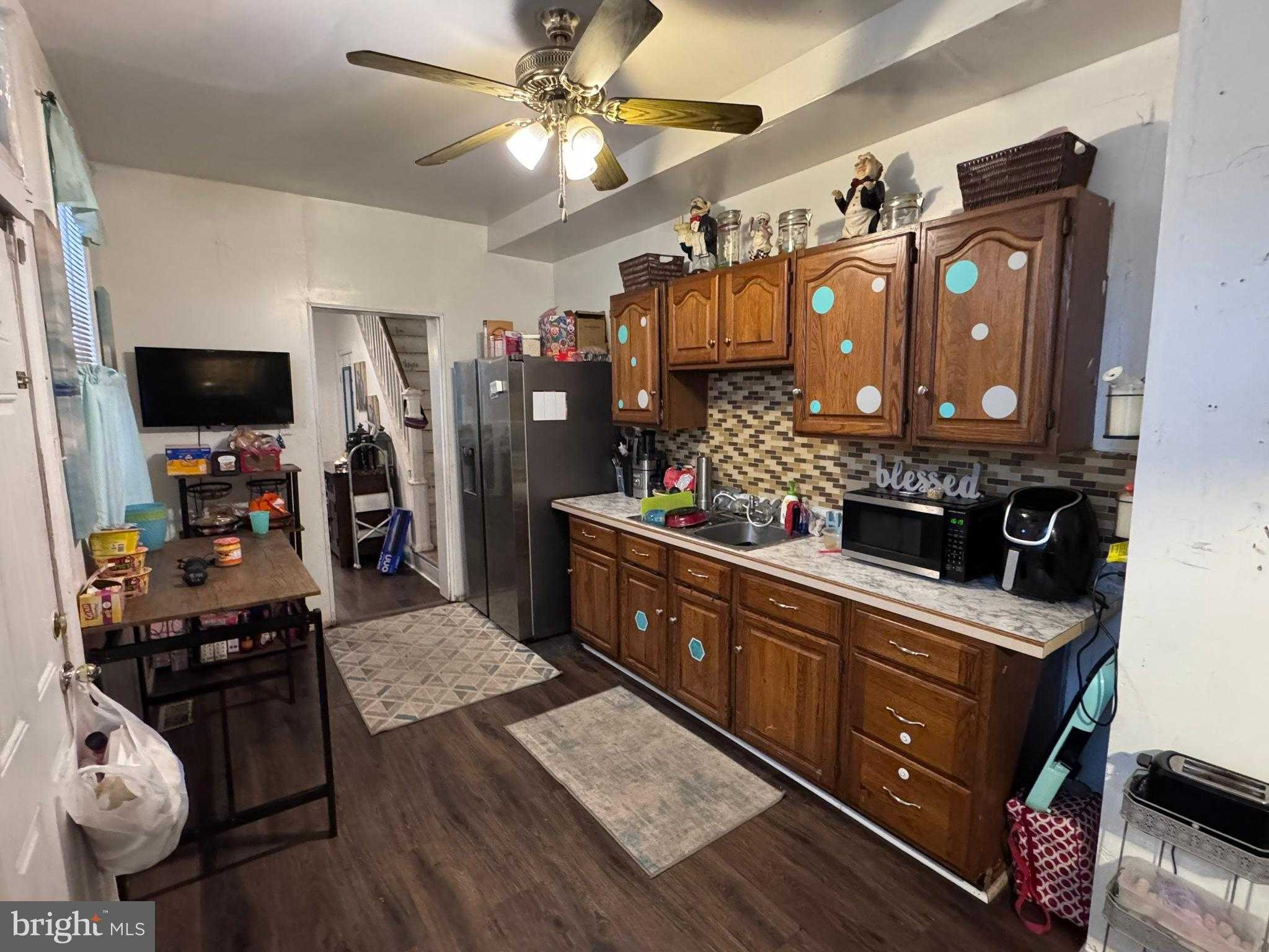 430 Walnut St photo 9