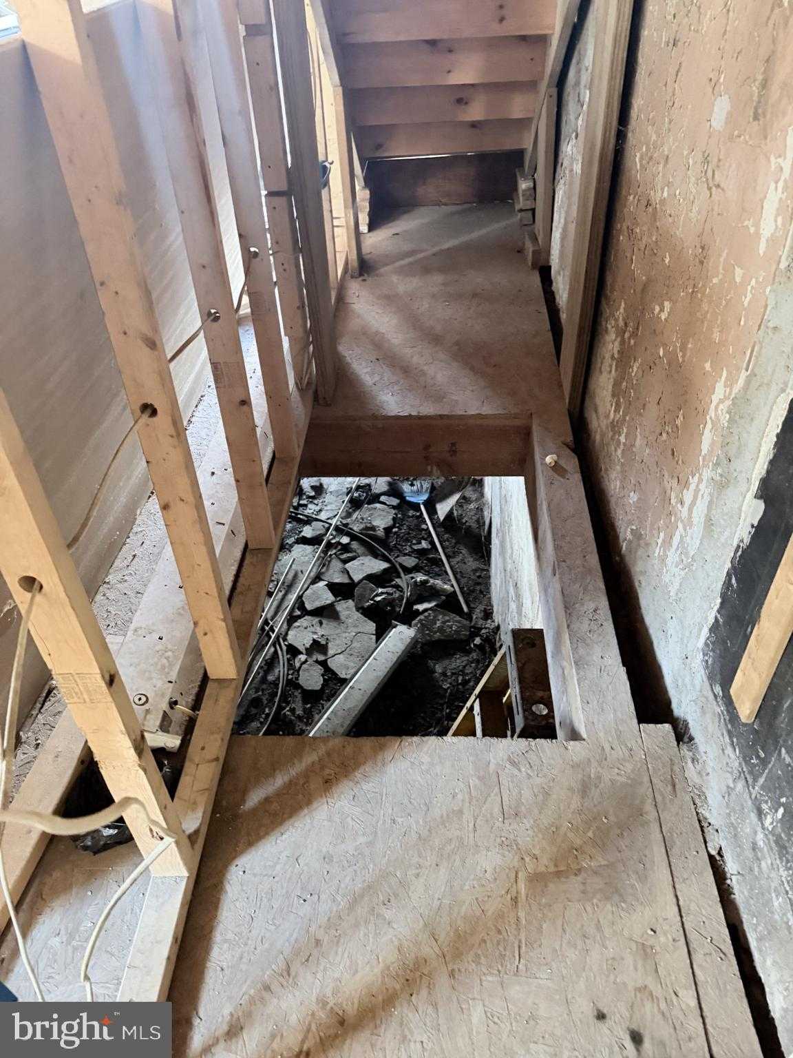 5738 Delancey St photo 4