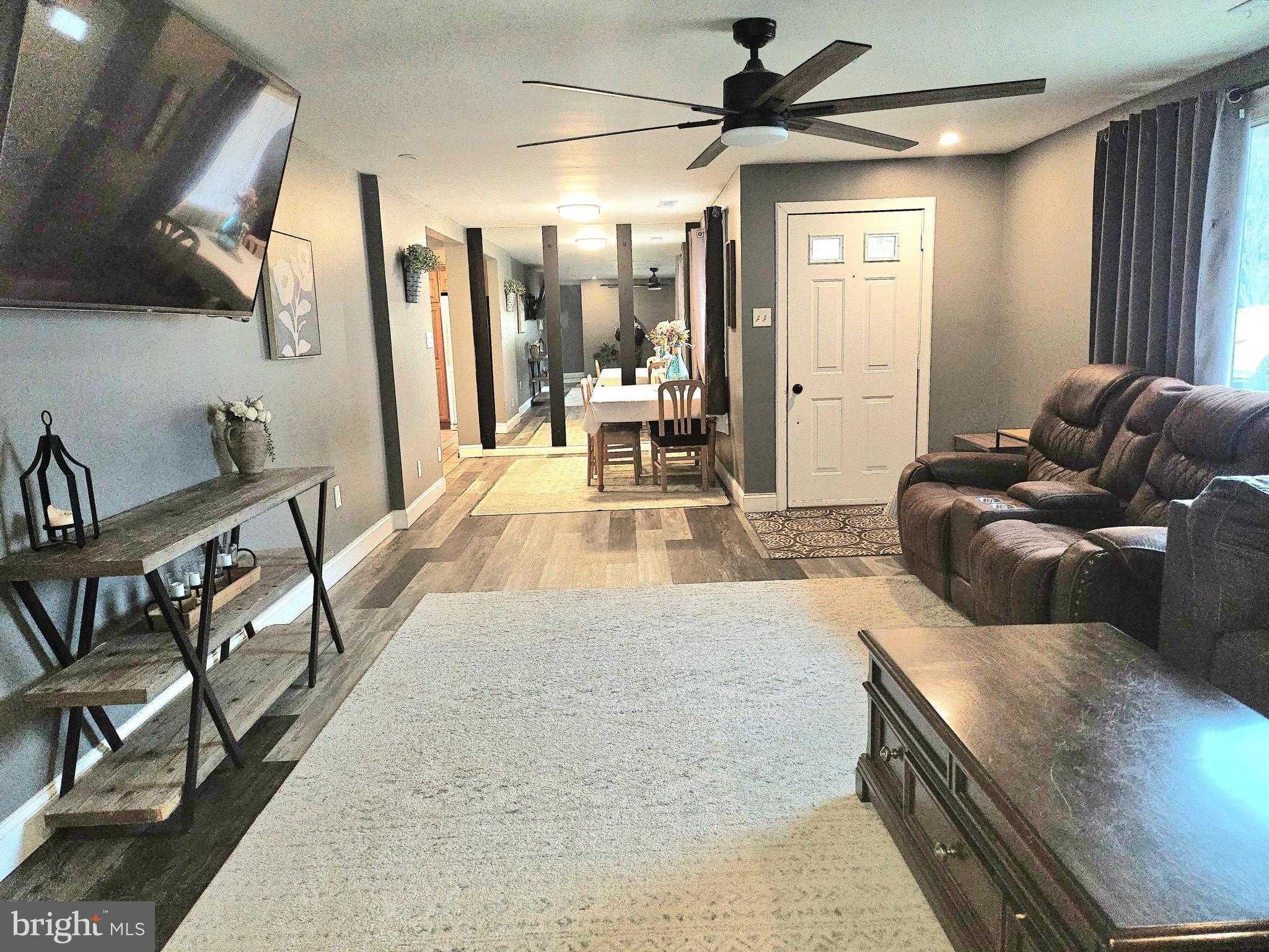 1049 Wayland Ave photo 7