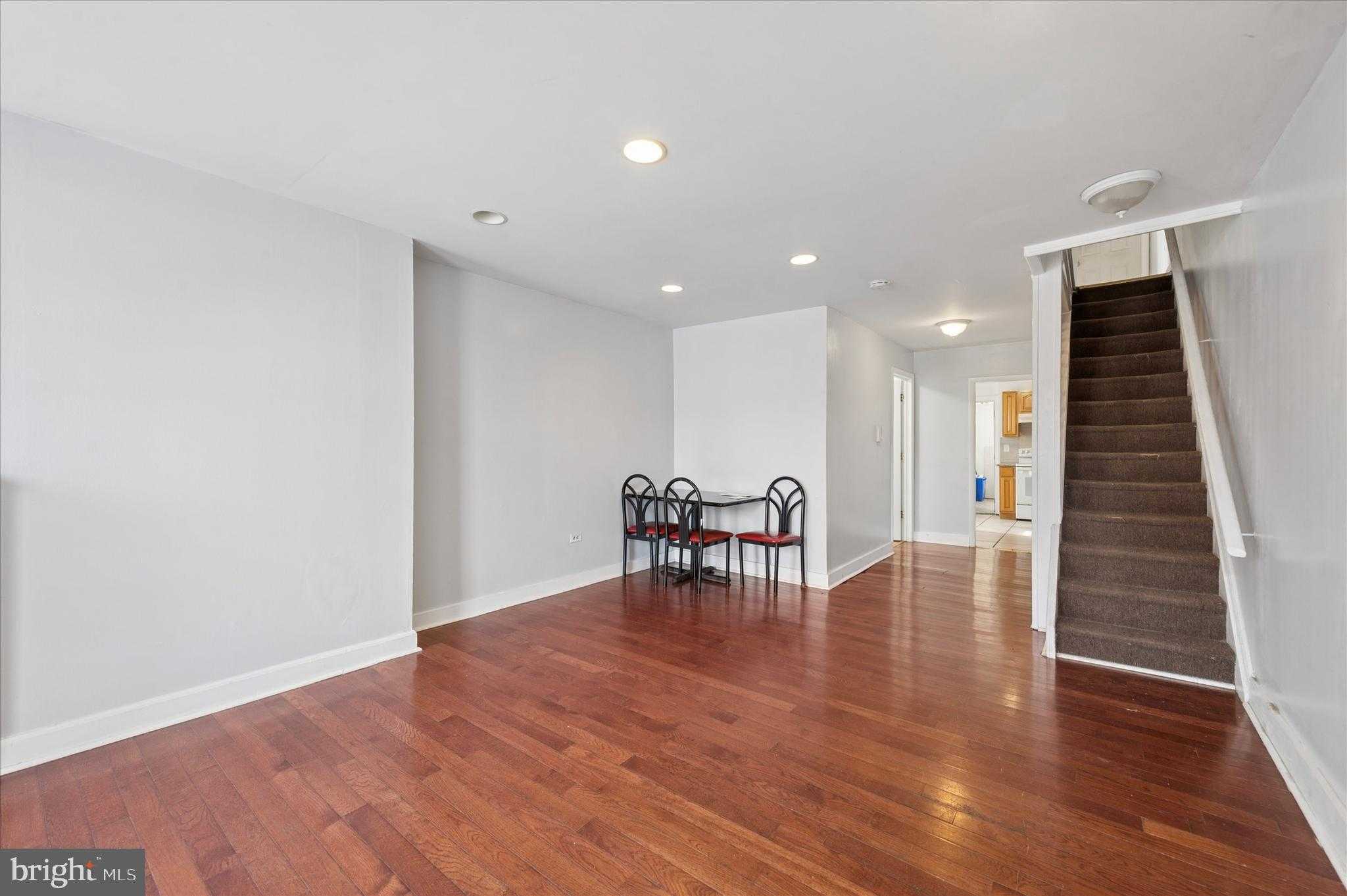 2038 N Franklin St photo 2