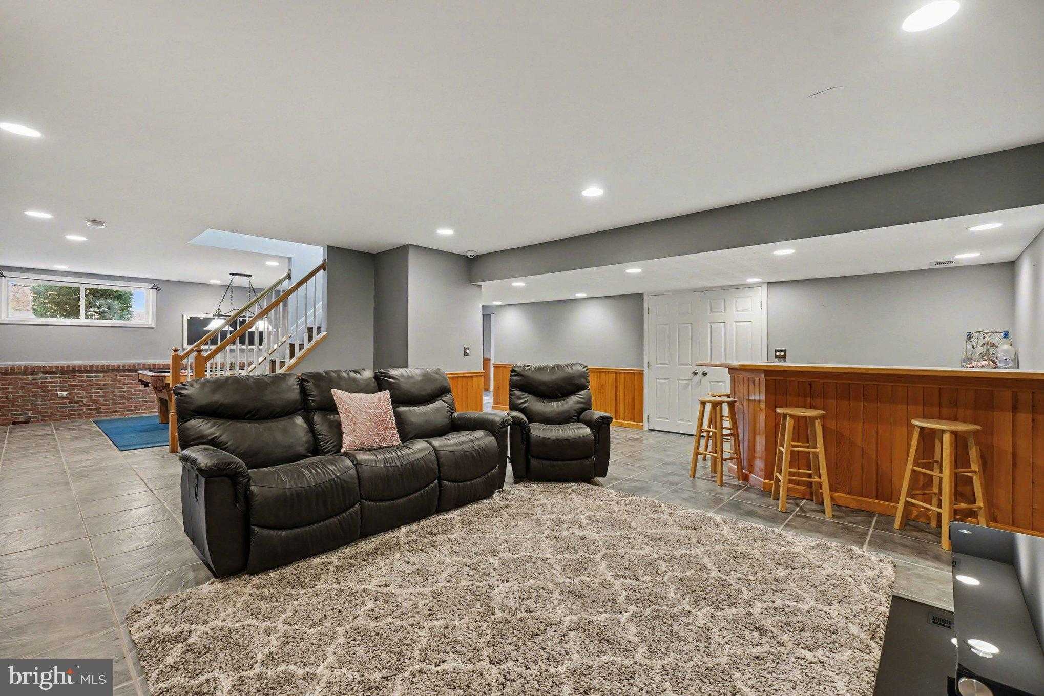 2401 Cabernet CT photo 39