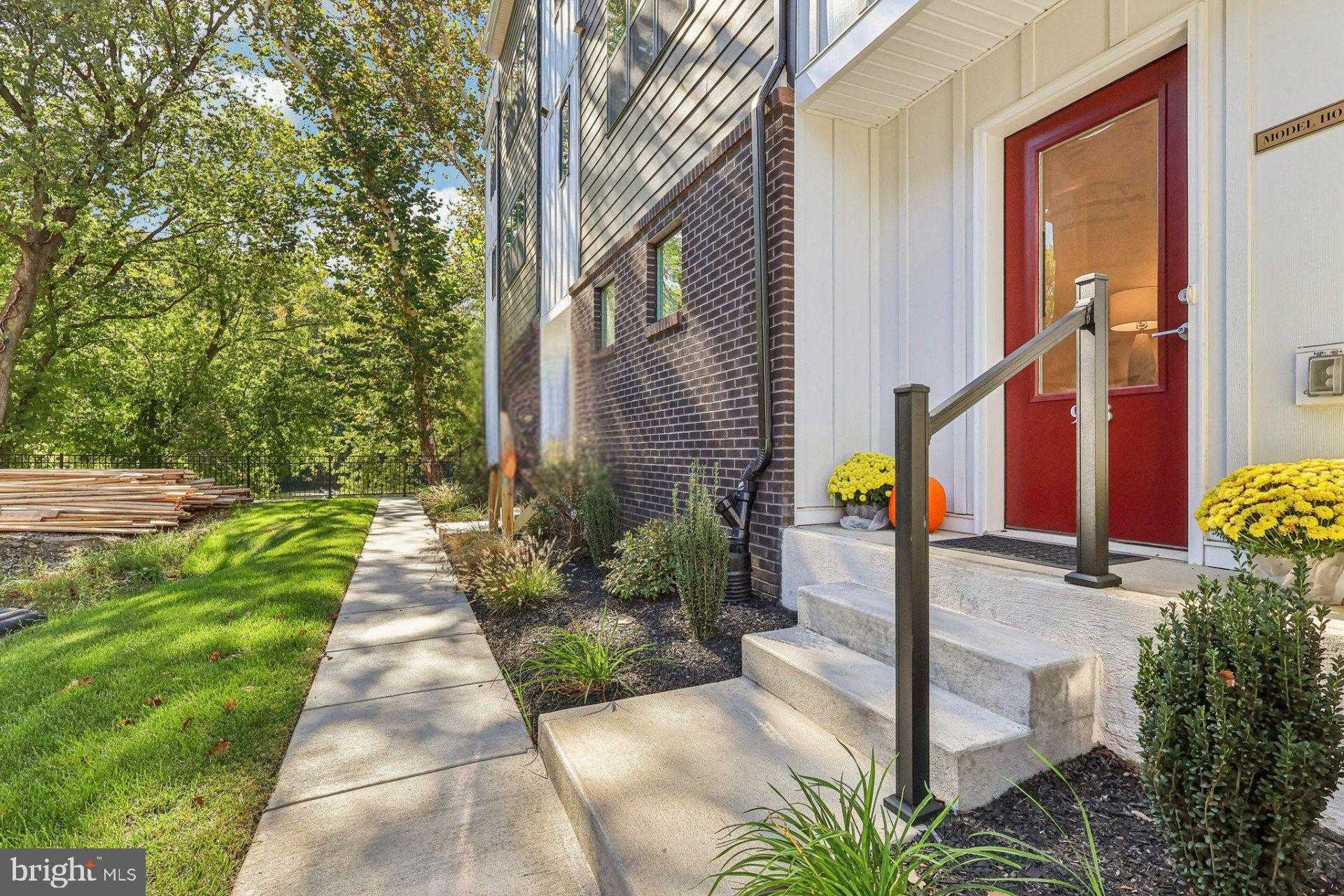 948 Riverplace Dr photo 3