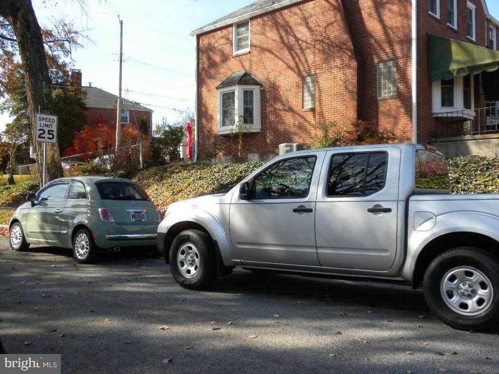 3137 Elmora Ave photo 2