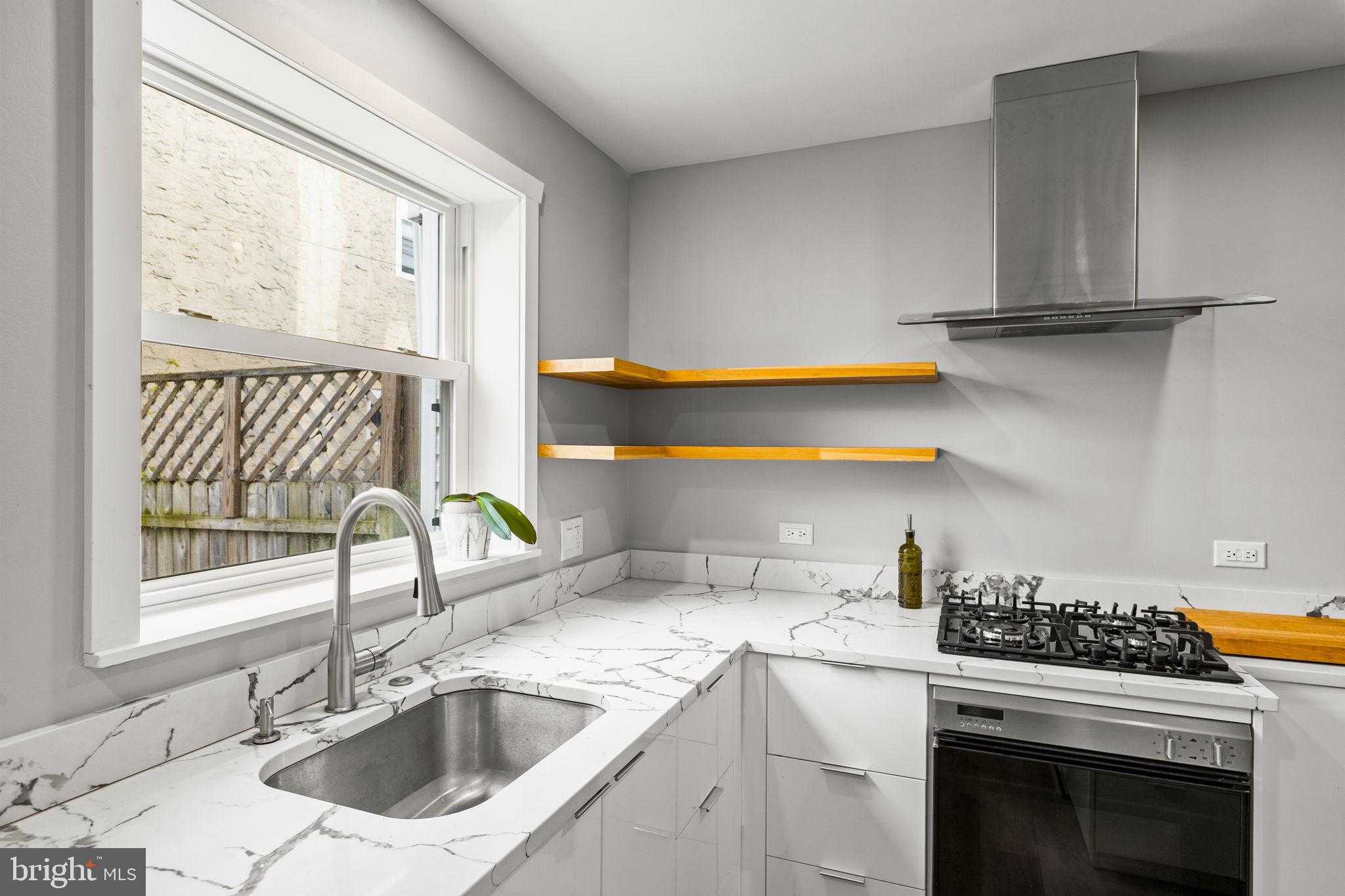 2175 E Hagert St photo 20