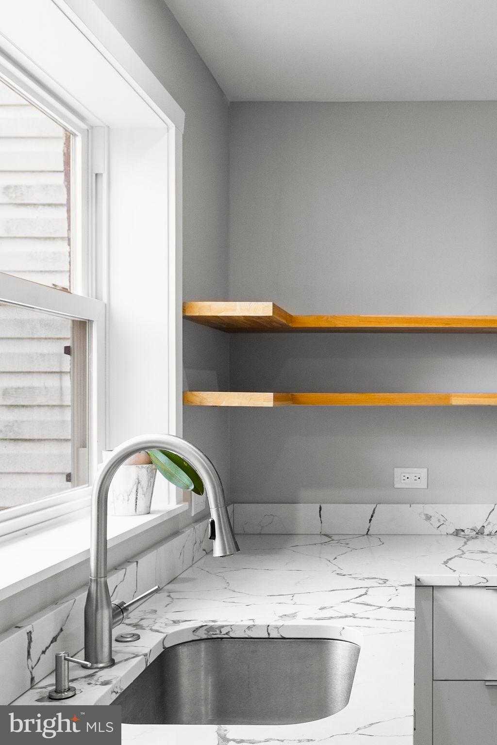 2175 E Hagert St photo 21