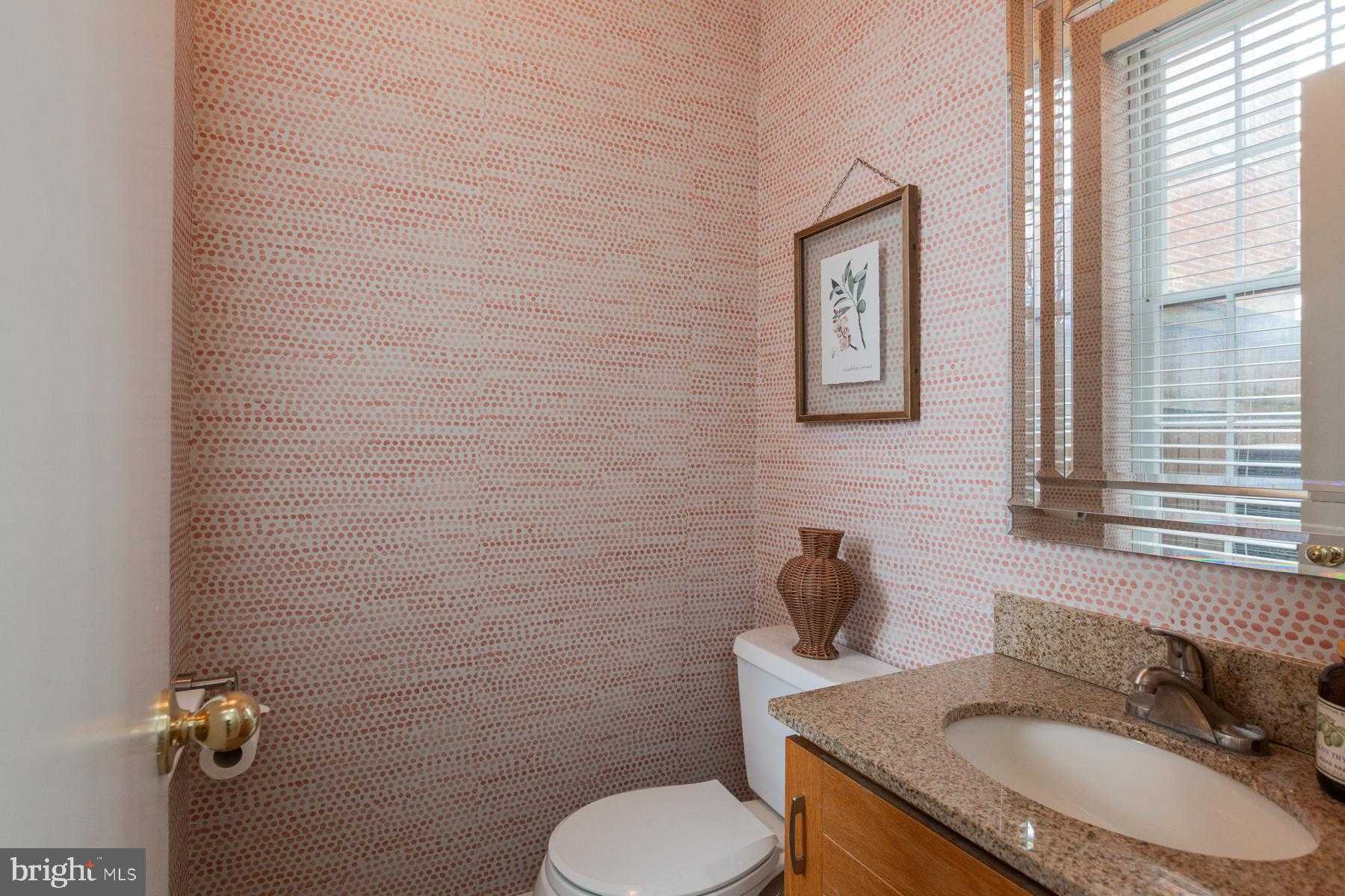 137 S Duke St photo 21