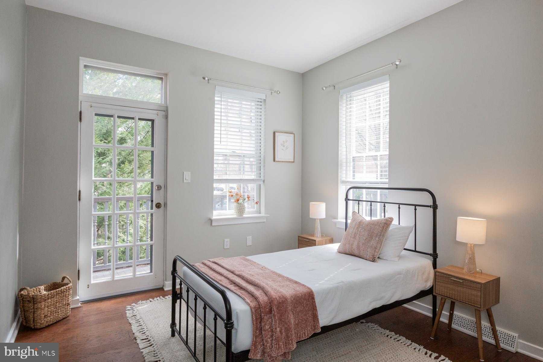 137 S Duke St photo 24