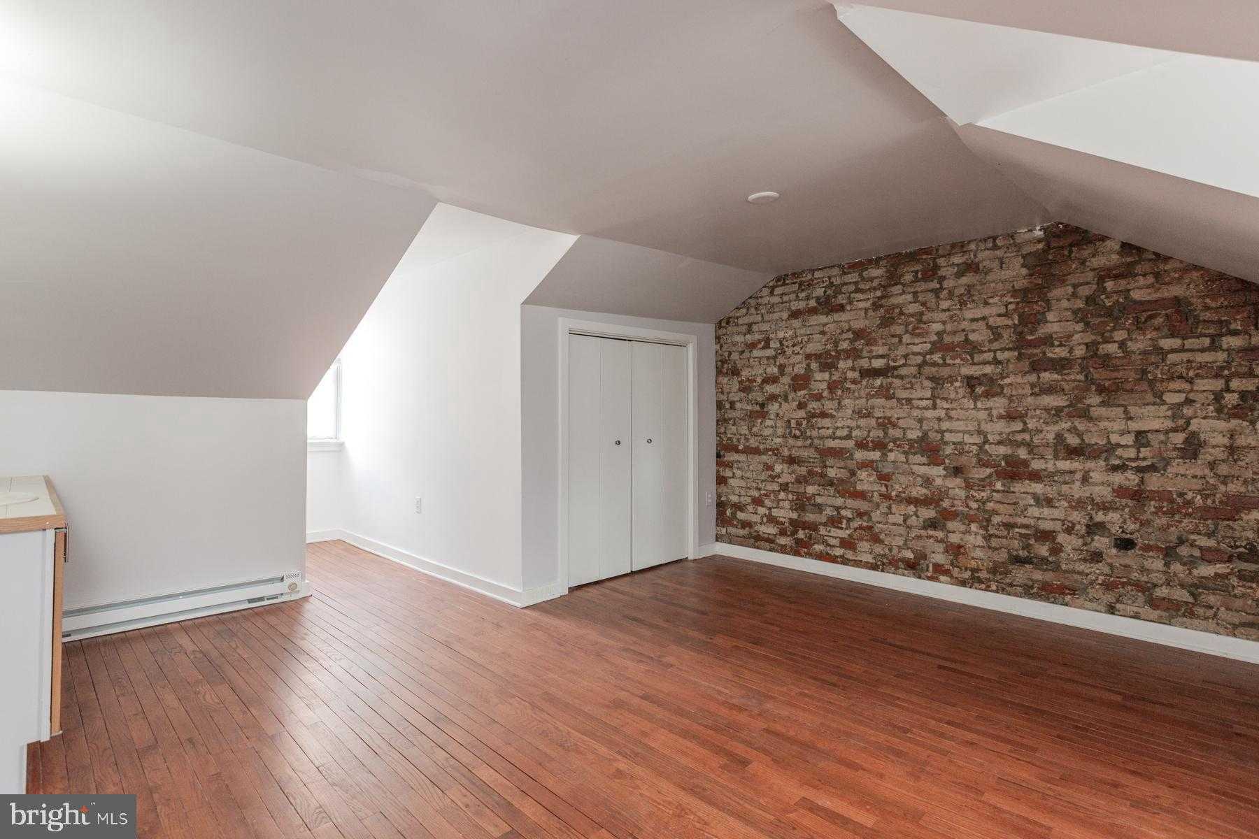 137 S Duke St photo 36