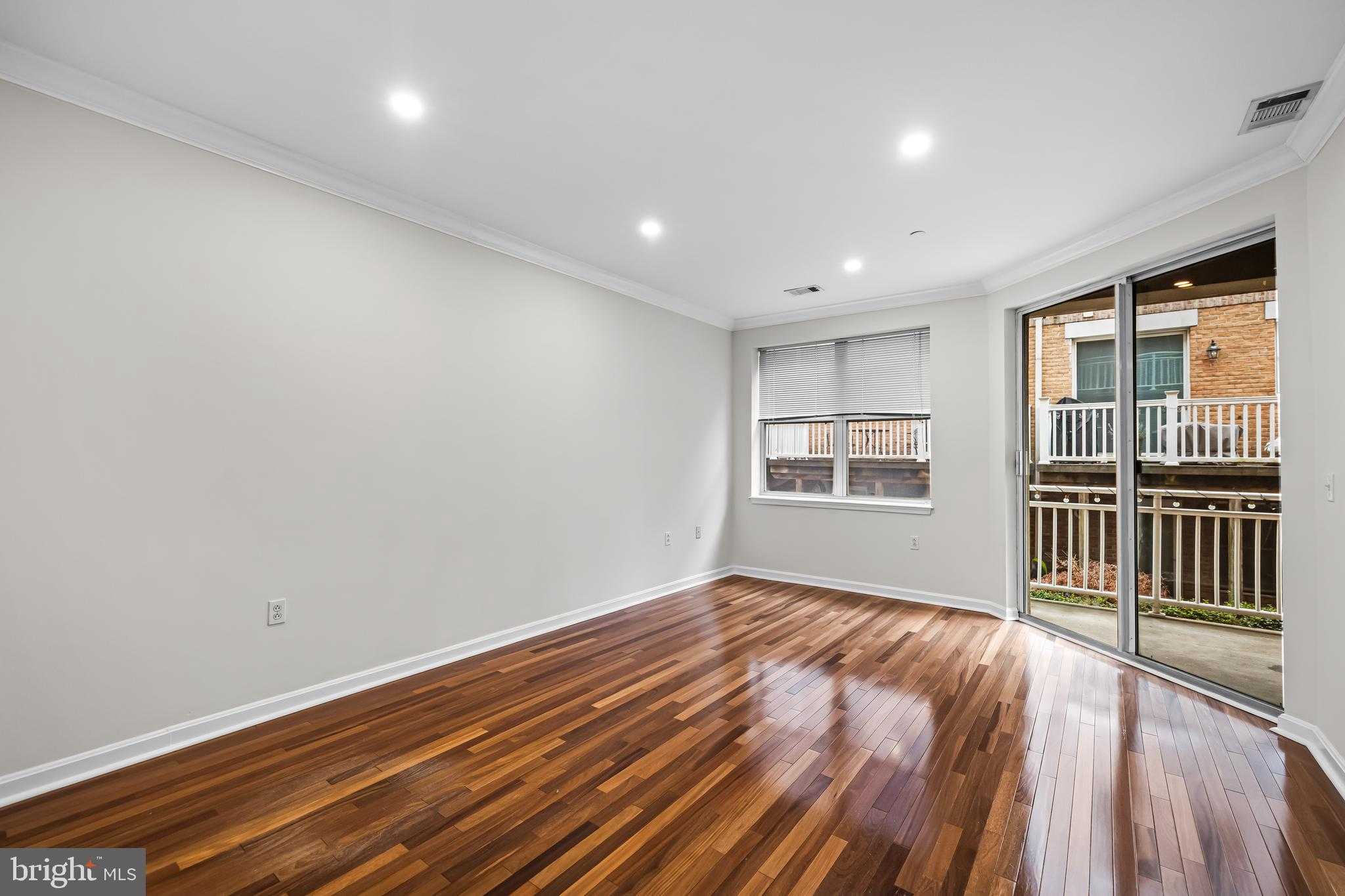 23 Pierside Dr Apt 104 photo 3