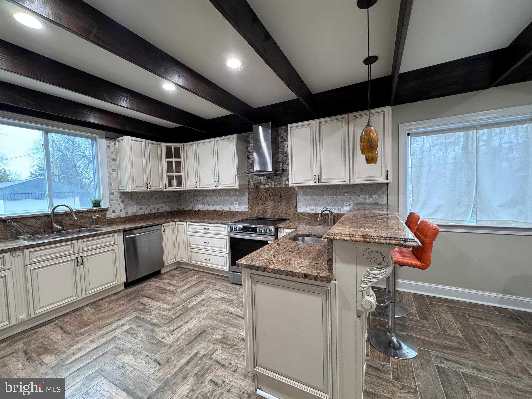 441 Harding Ave photo 7