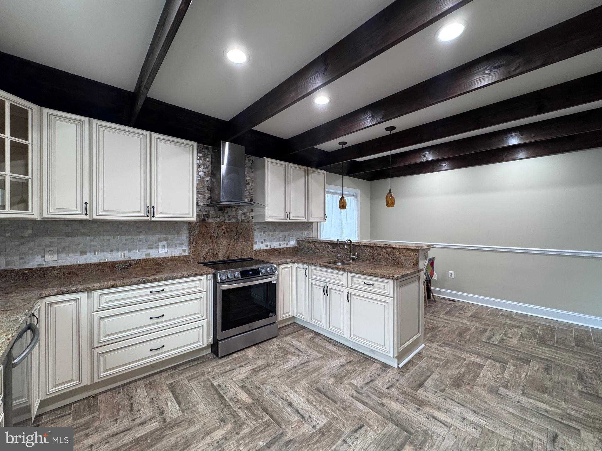 441 Harding Ave photo 8