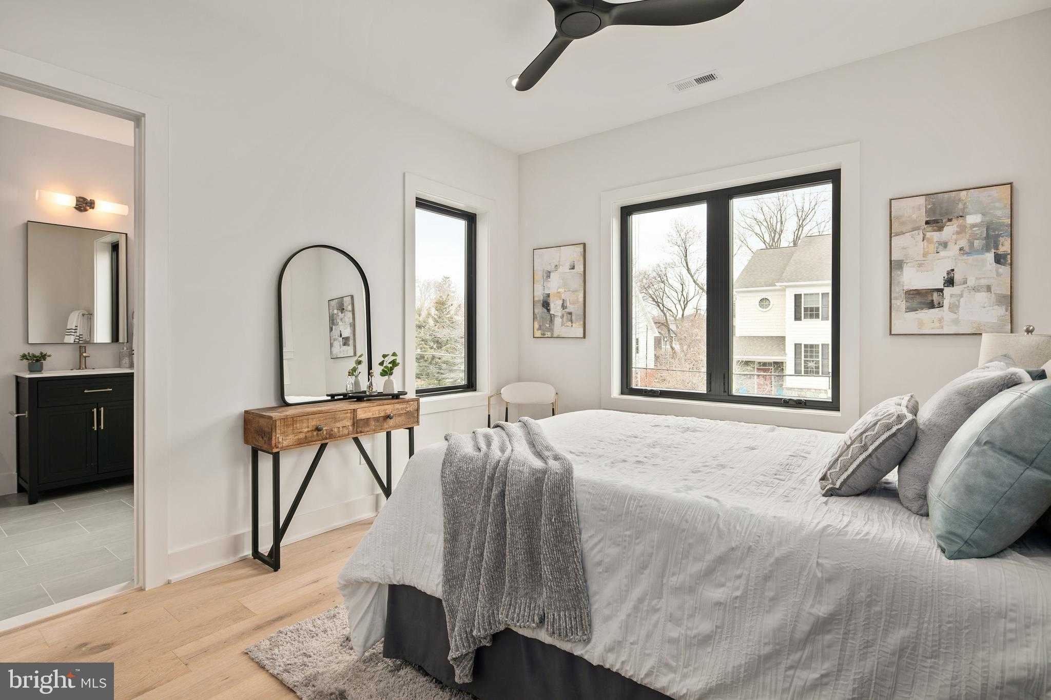 126 S Highland St photo 31