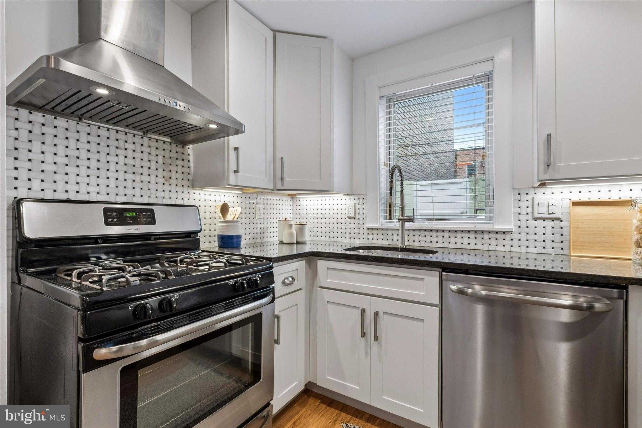 313 Mercy St photo 12