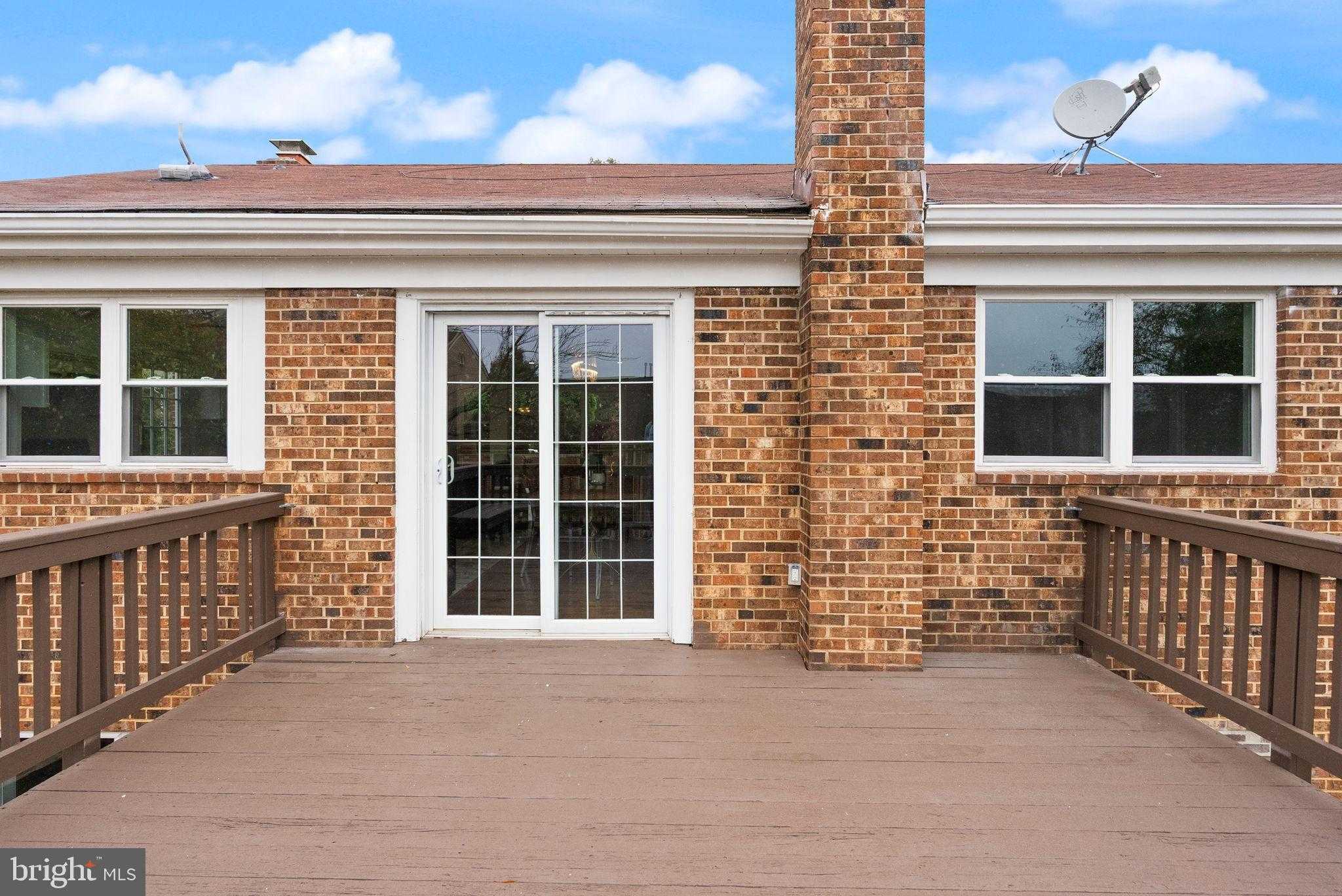 306 N Madison St photo 28