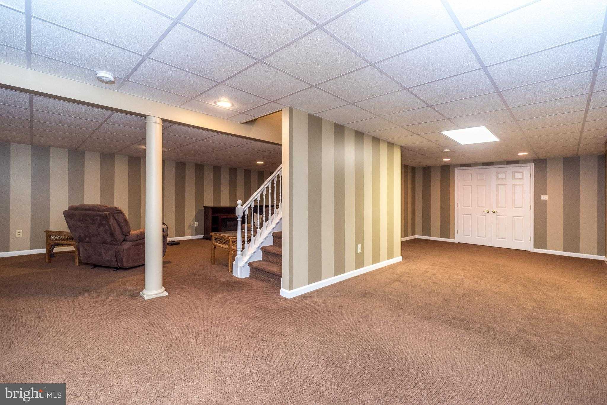 102 Oval Ln photo 64