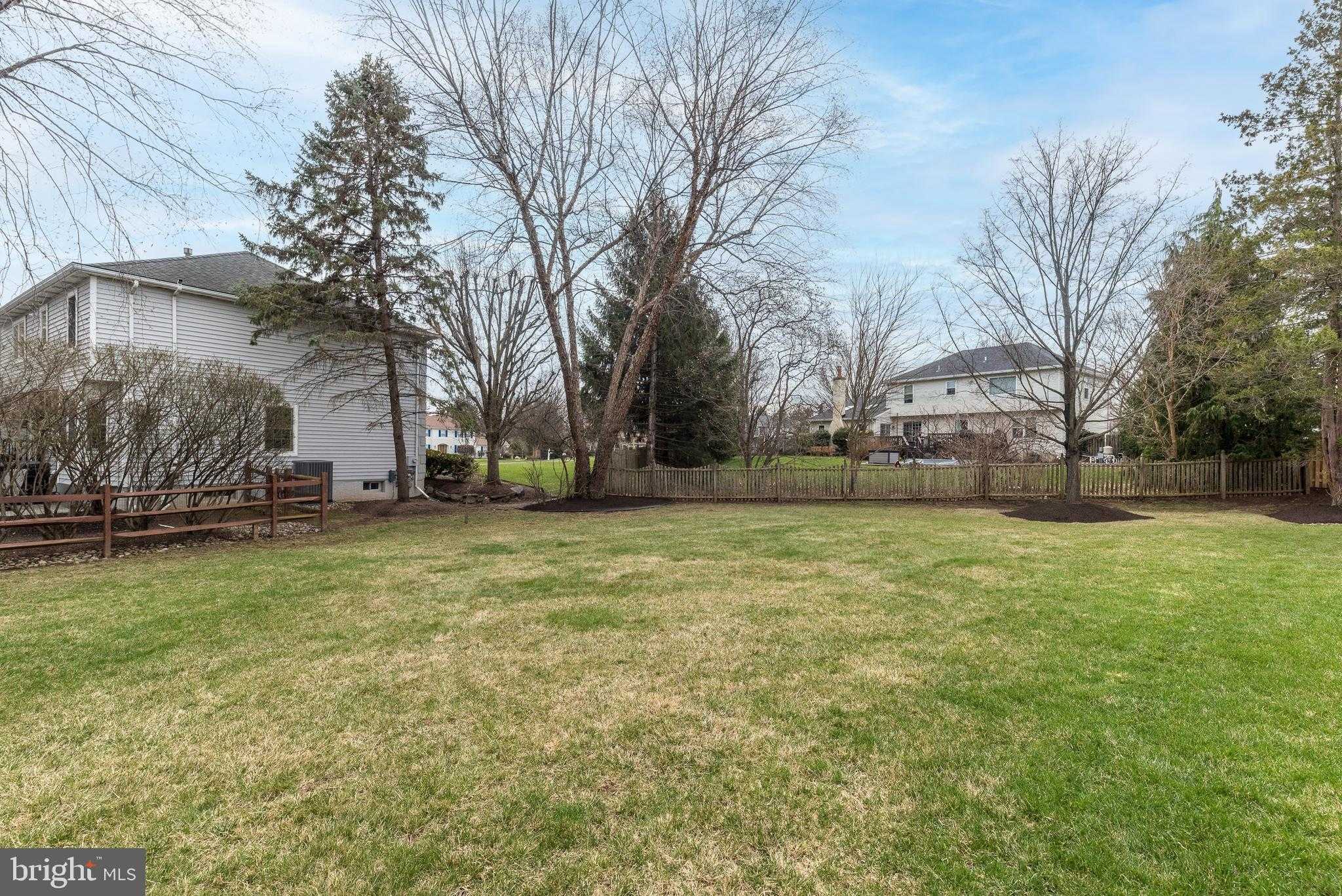 102 Oval Ln photo 75