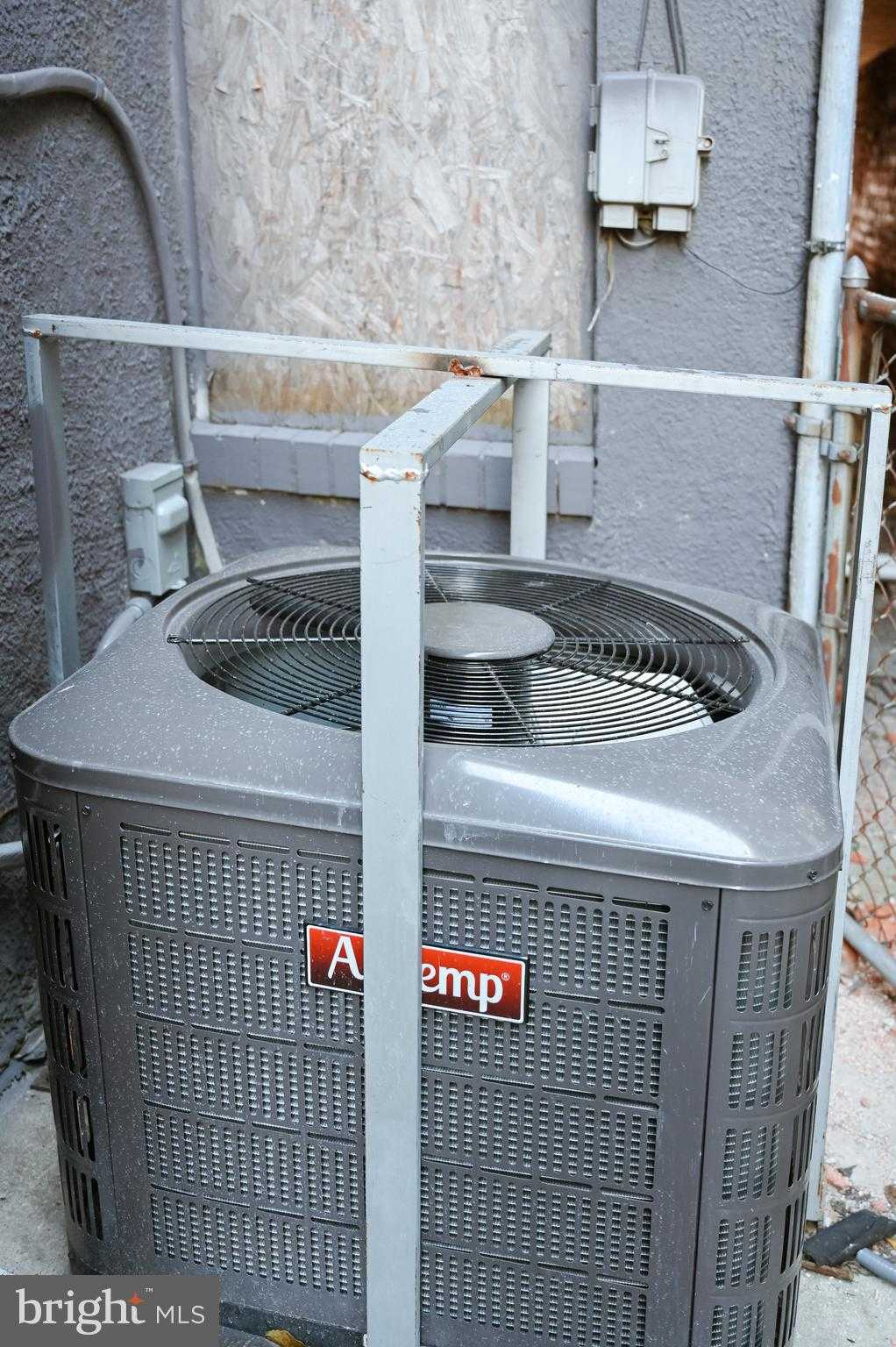 2214 E Fayette St photo 37