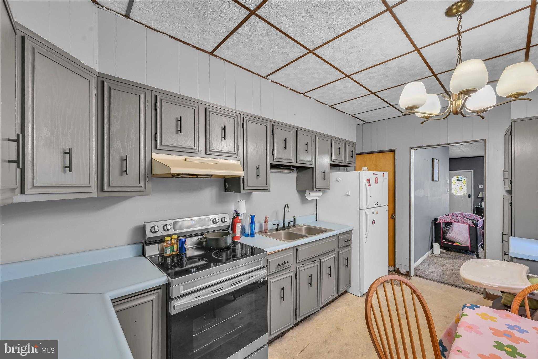 604 Fairview St photo 13