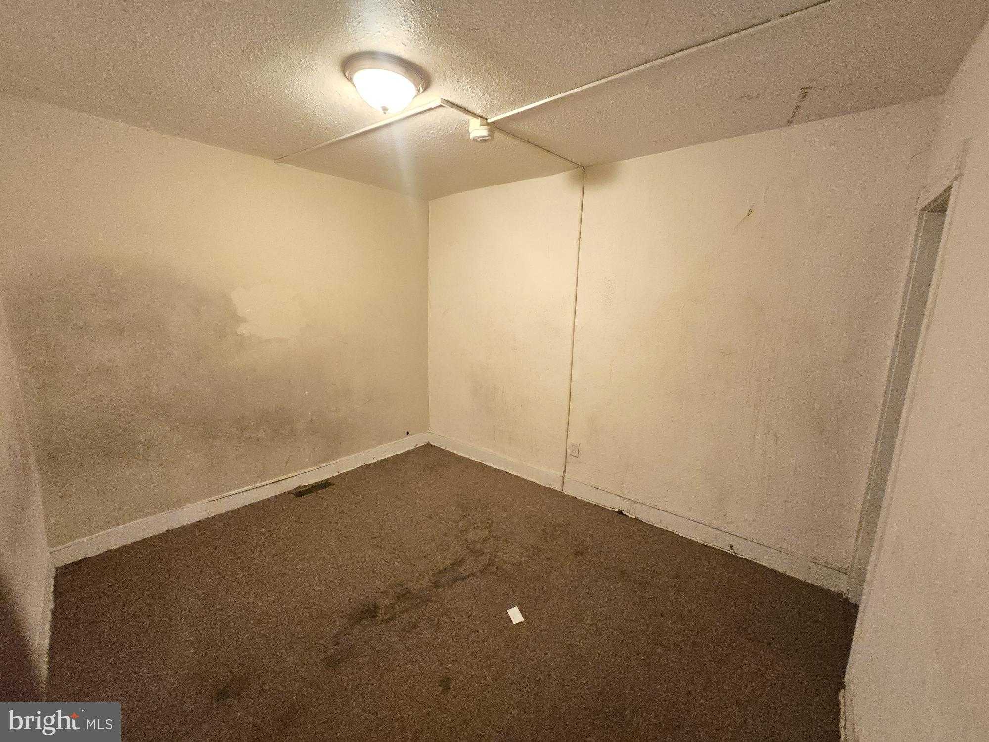 621 E 30th St photo 12