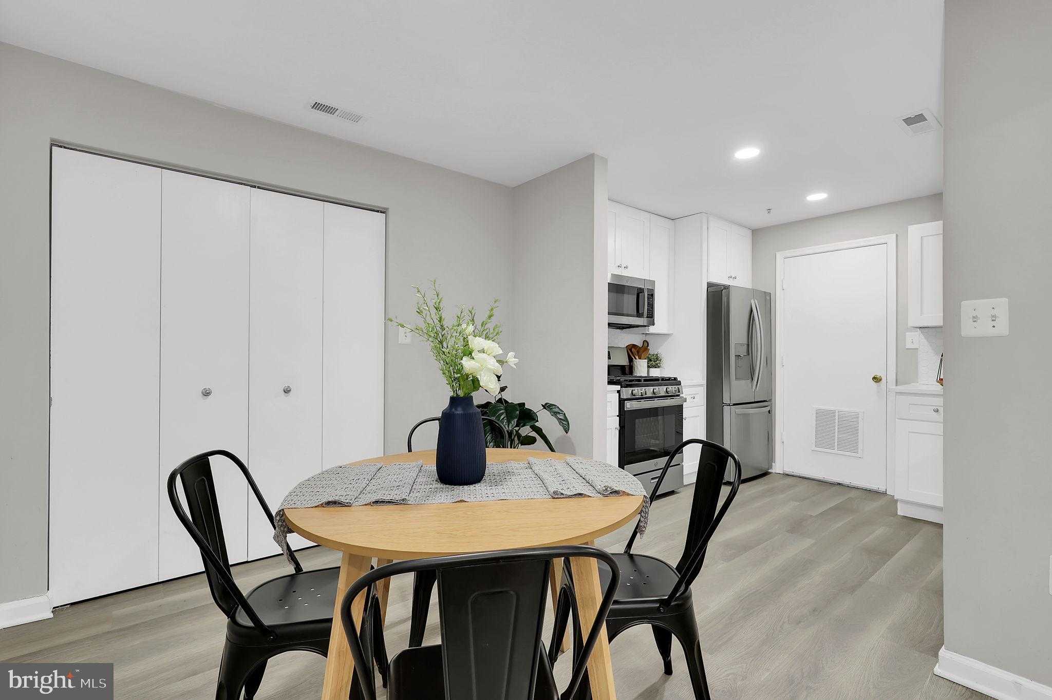 13684 Palmetto Cir photo 7