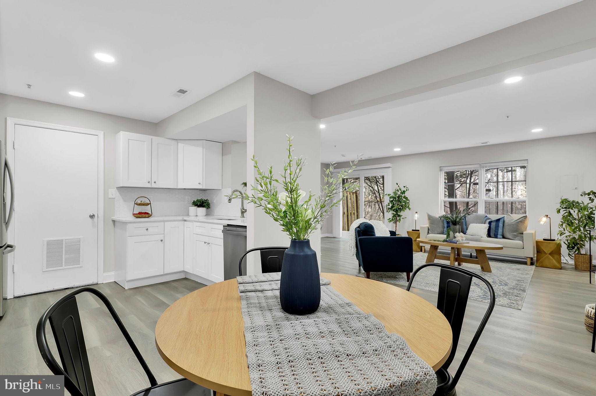 13684 Palmetto Cir photo 8