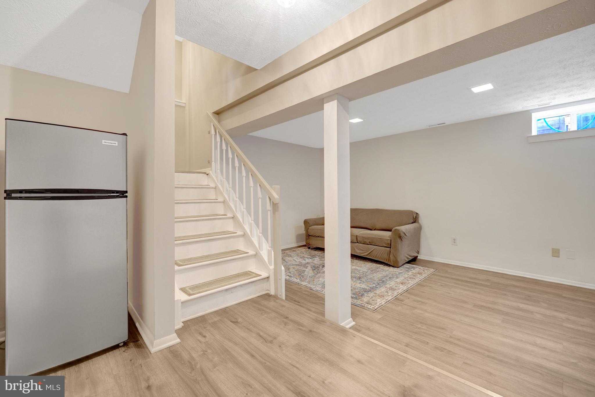 2910 Bridgehampton CT photo 33