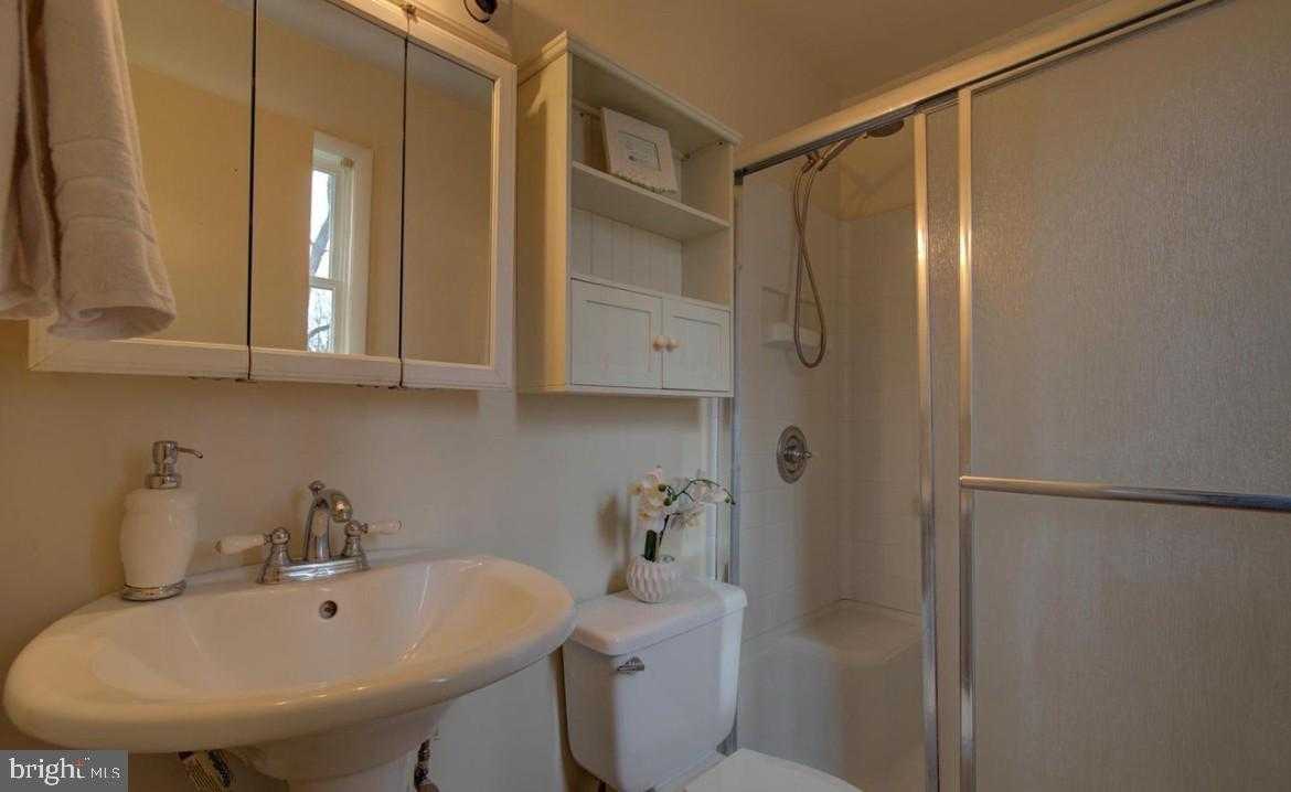 1234 Woodmere Dr photo 4