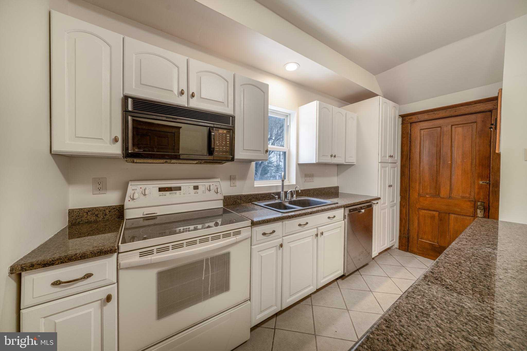 501 Warren St photo 27