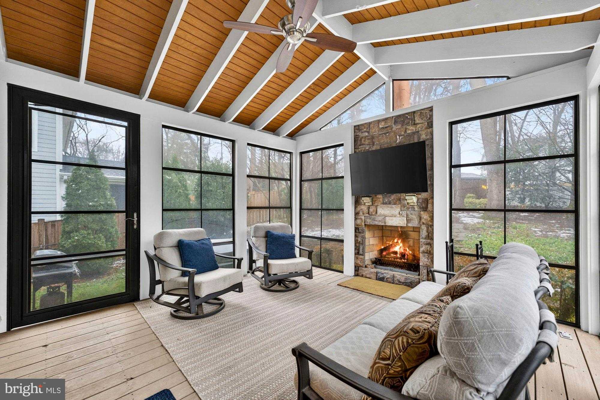 1105 Lakewood Dr SW photo 5