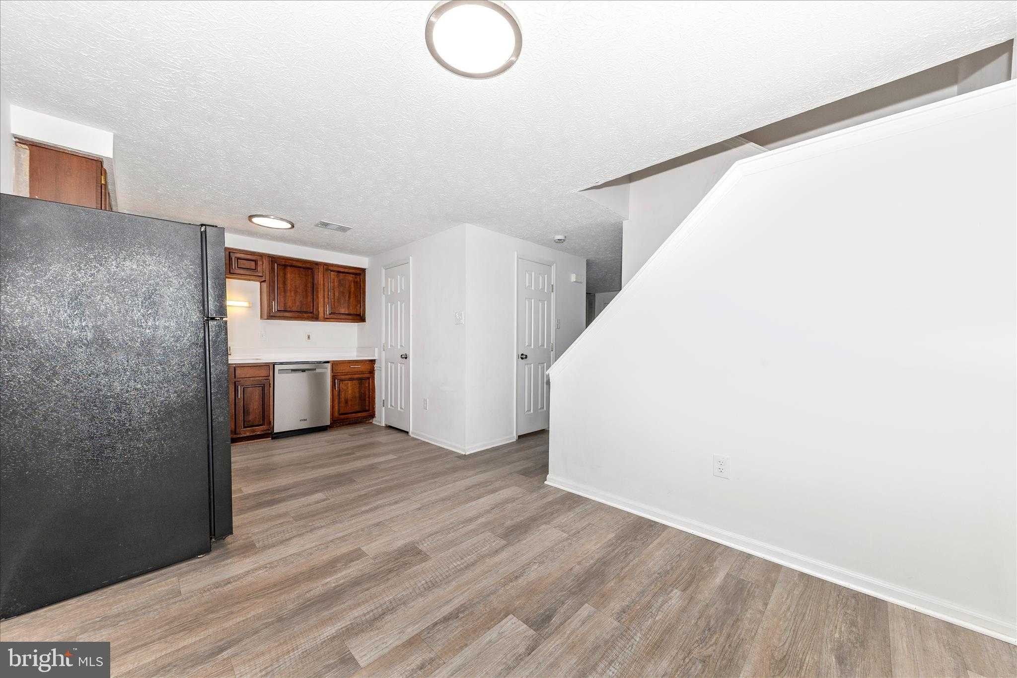 1031 Staghorn Ave photo 8