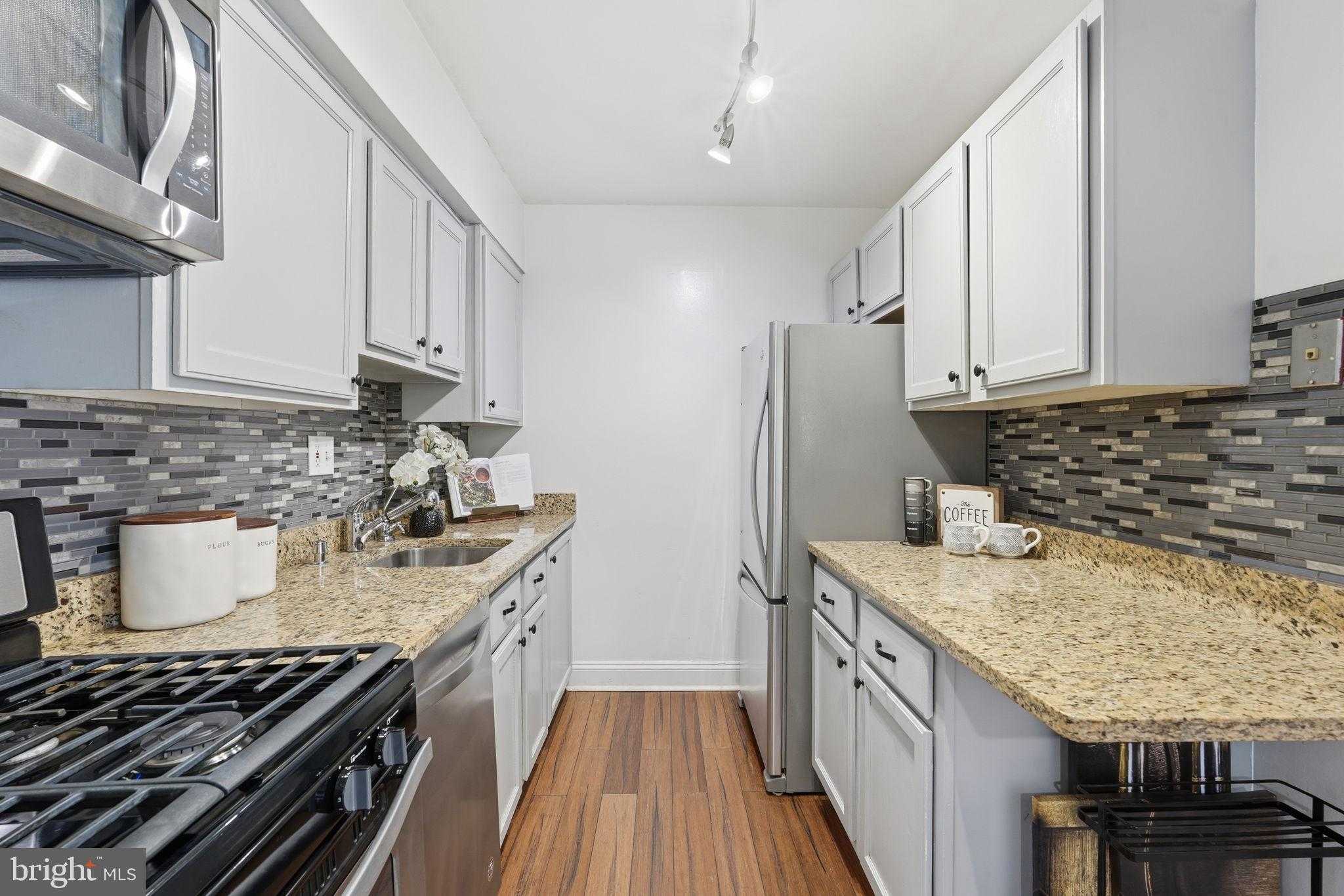 1138 S Washington St Apt 204 photo 11