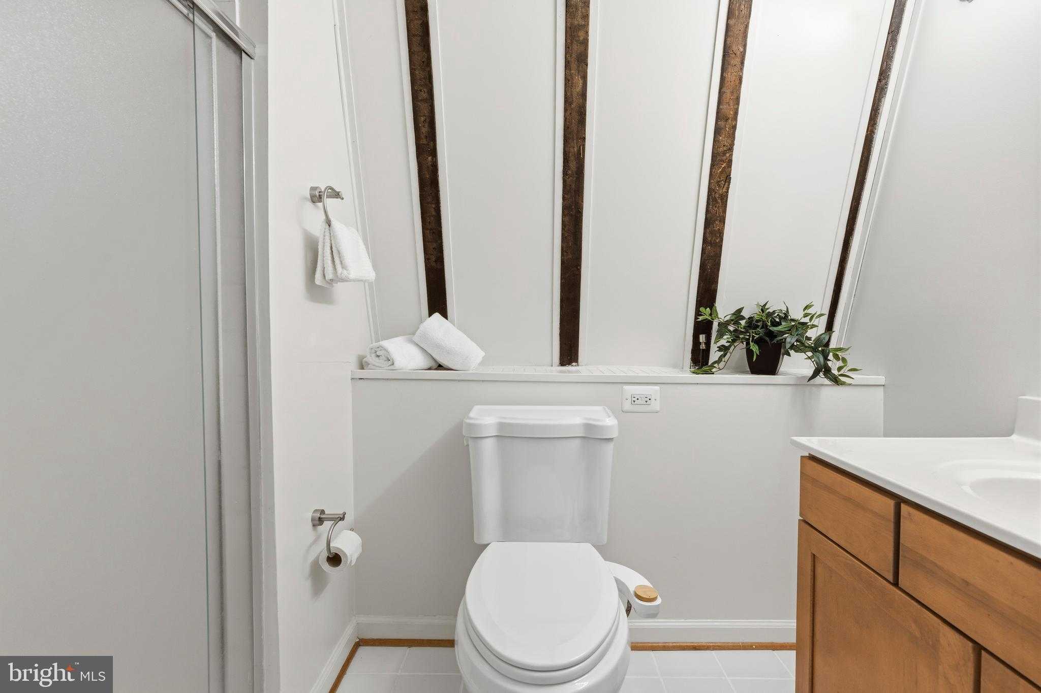 123 W Read St photo 32