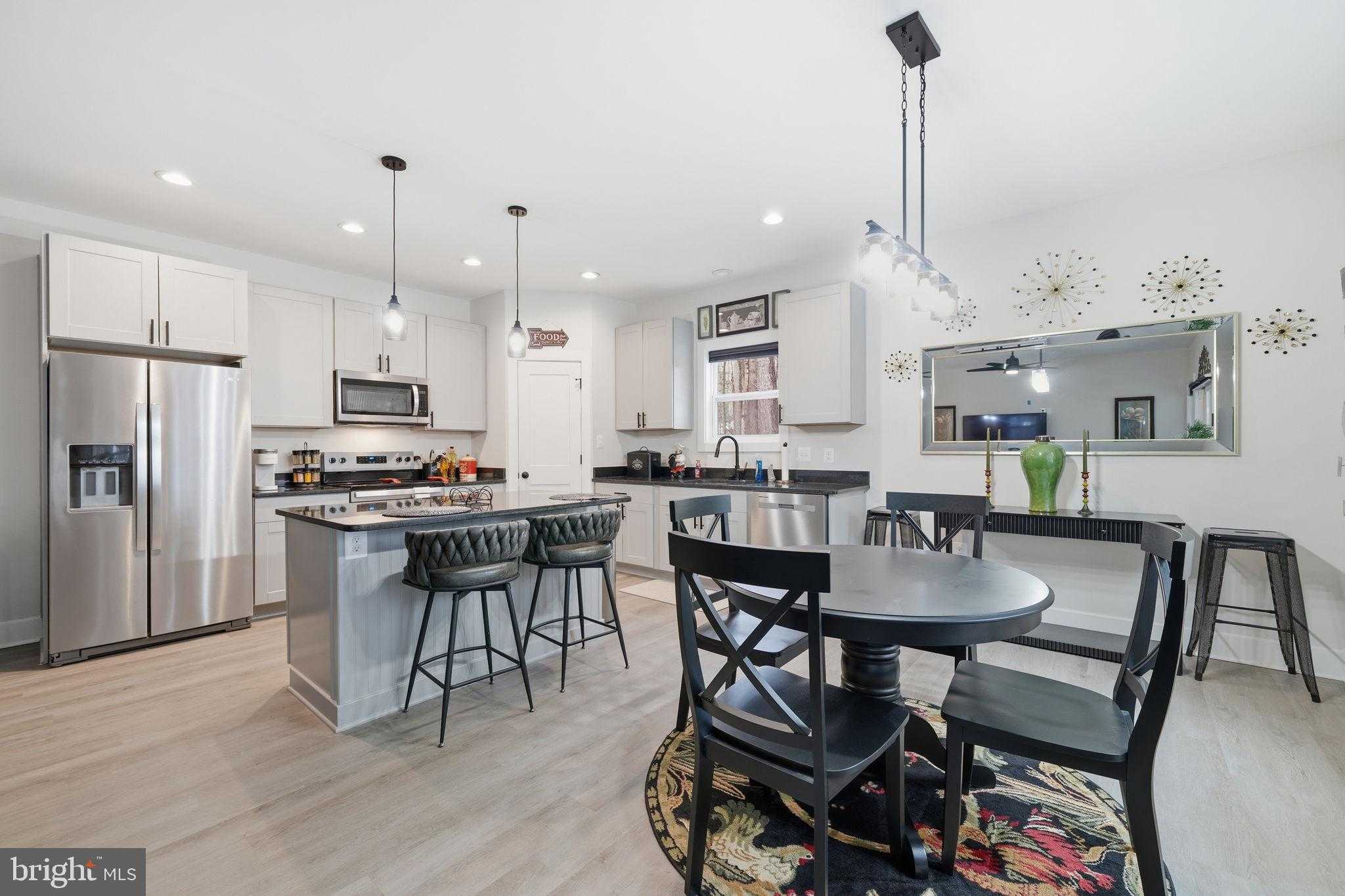 107 Pinewood Ln photo 3